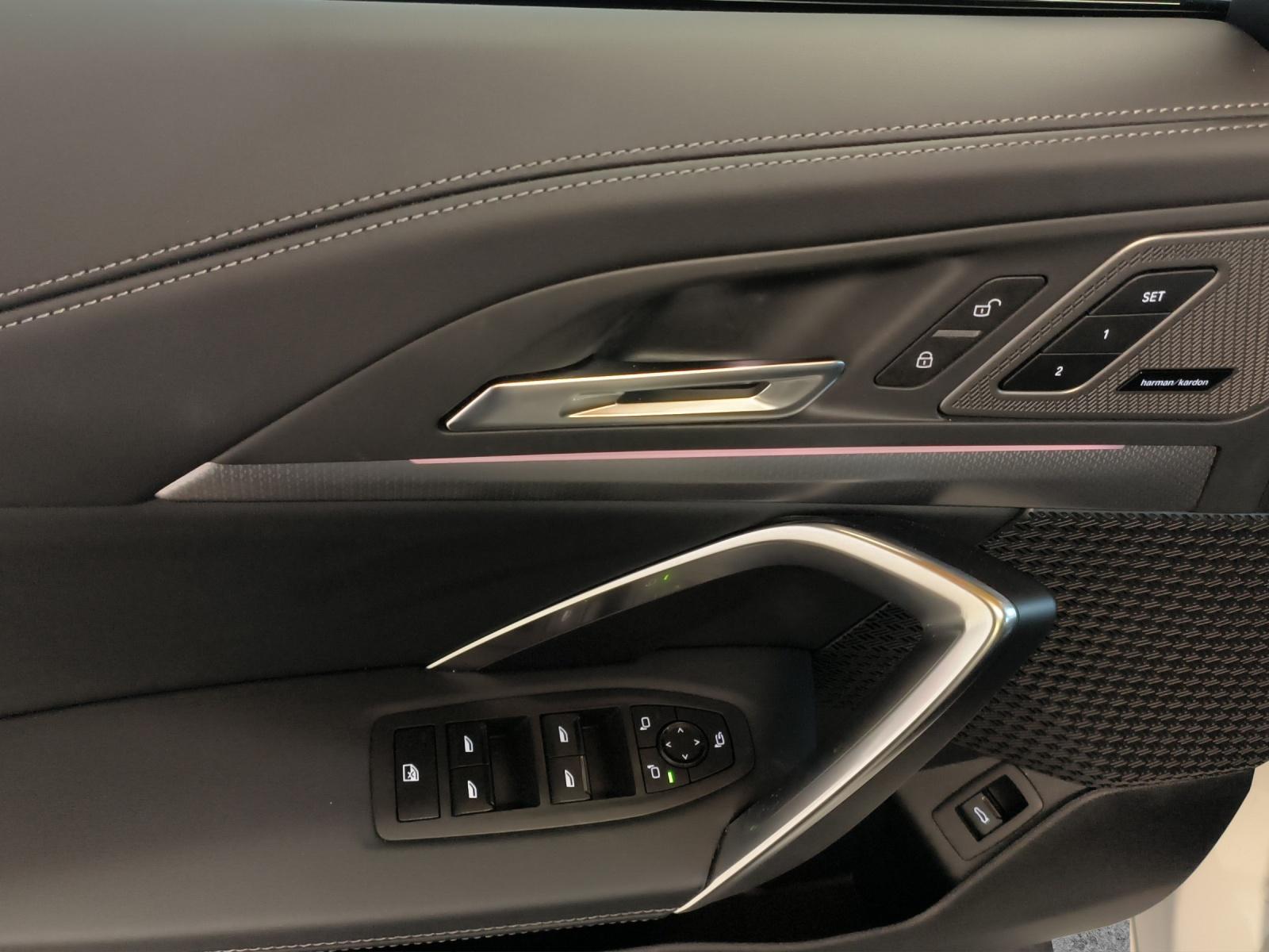 BMW X1 U11 23i xDrive paddles-image-10