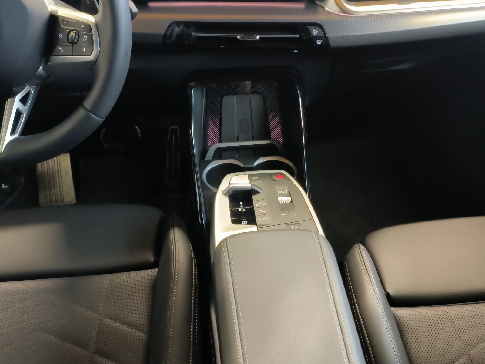 BMW X1 U11 23i xDrive paddles-image-19