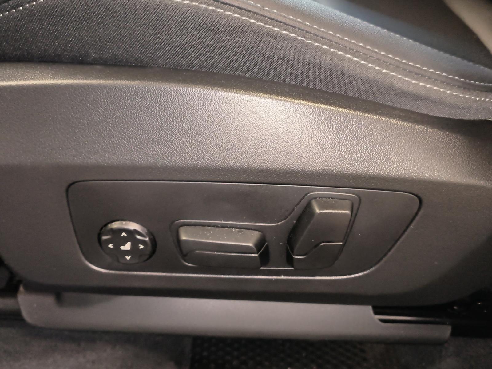 BMW X1 U11 23i xDrive paddles-image-21