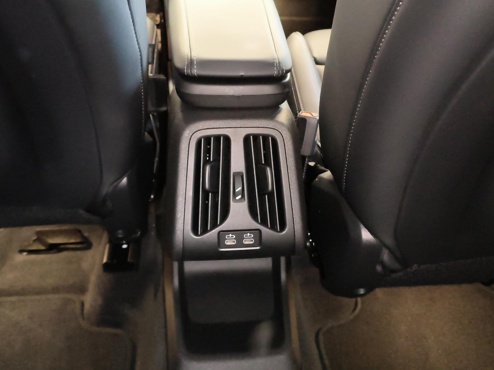 BMW X1 U11 23i xDrive paddles-image-22