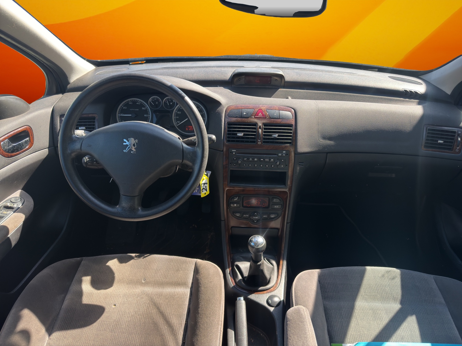 PEUGEOT 307 2.0 16V XS-image-4