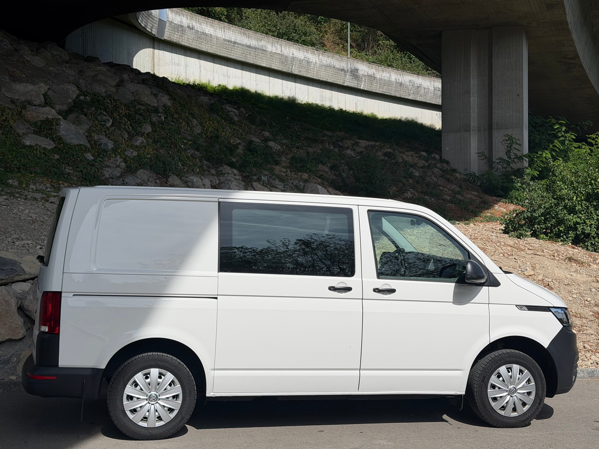 VW T6.1 2.0 TDI Entry-image-5