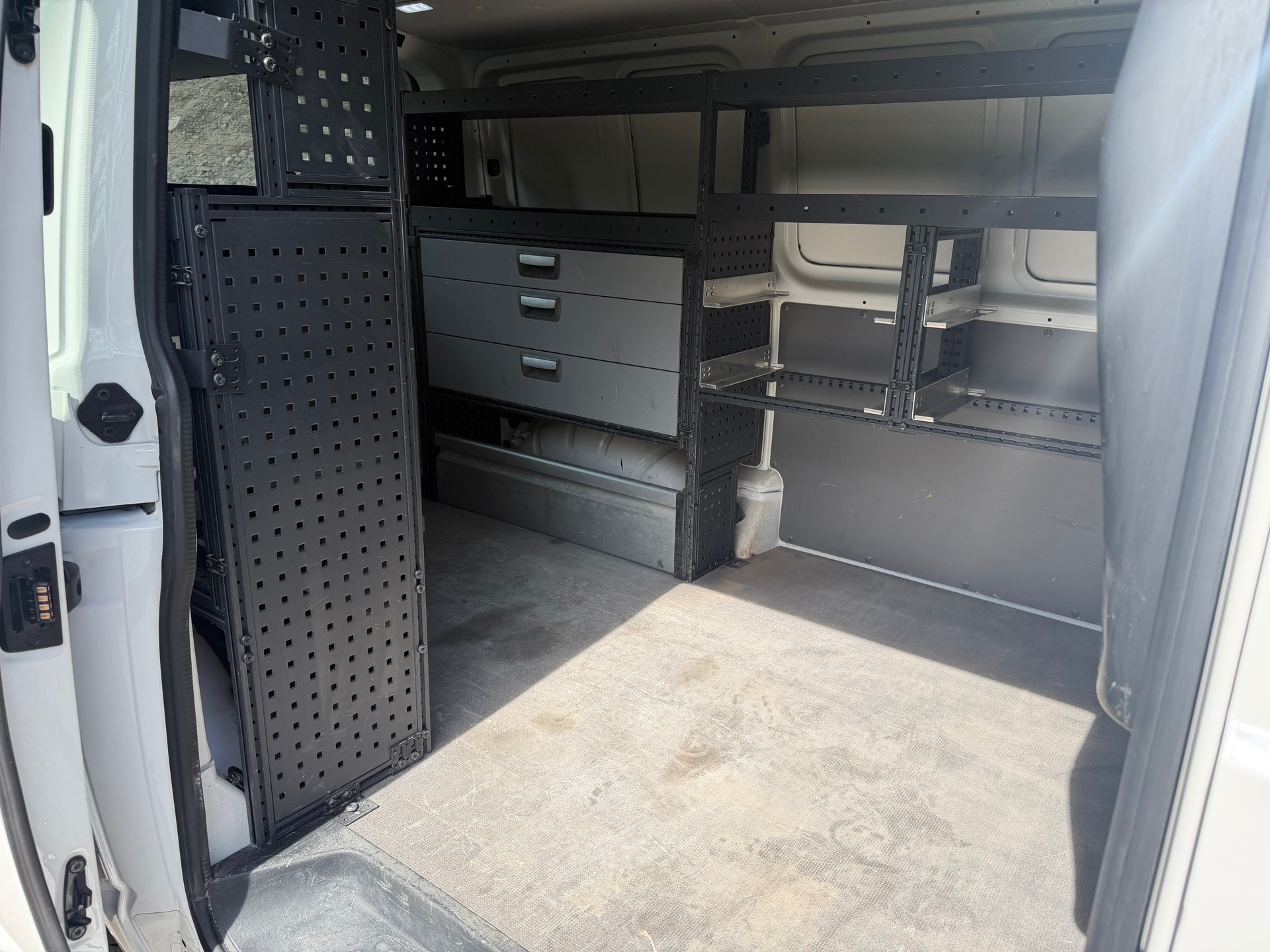 VW T6.1 2.0 TDI Entry-image-13