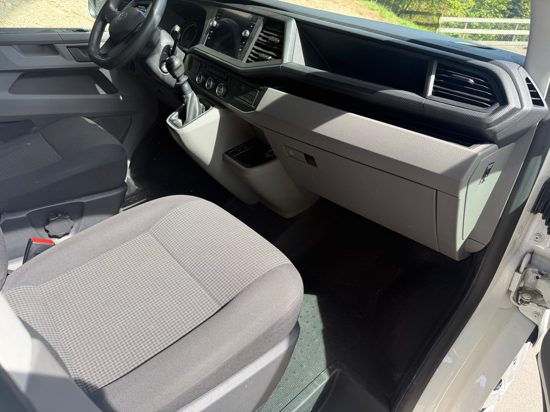 VW T6.1 2.0 TDI Entry-image-8