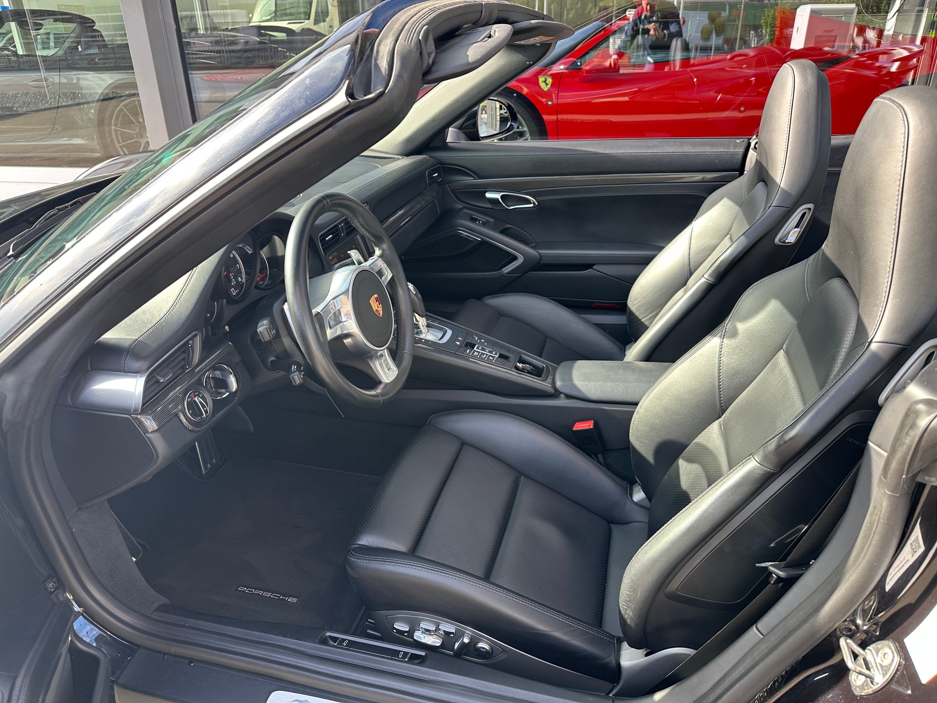 PORSCHE 911 Turbo S Cabrio PDK-image-18