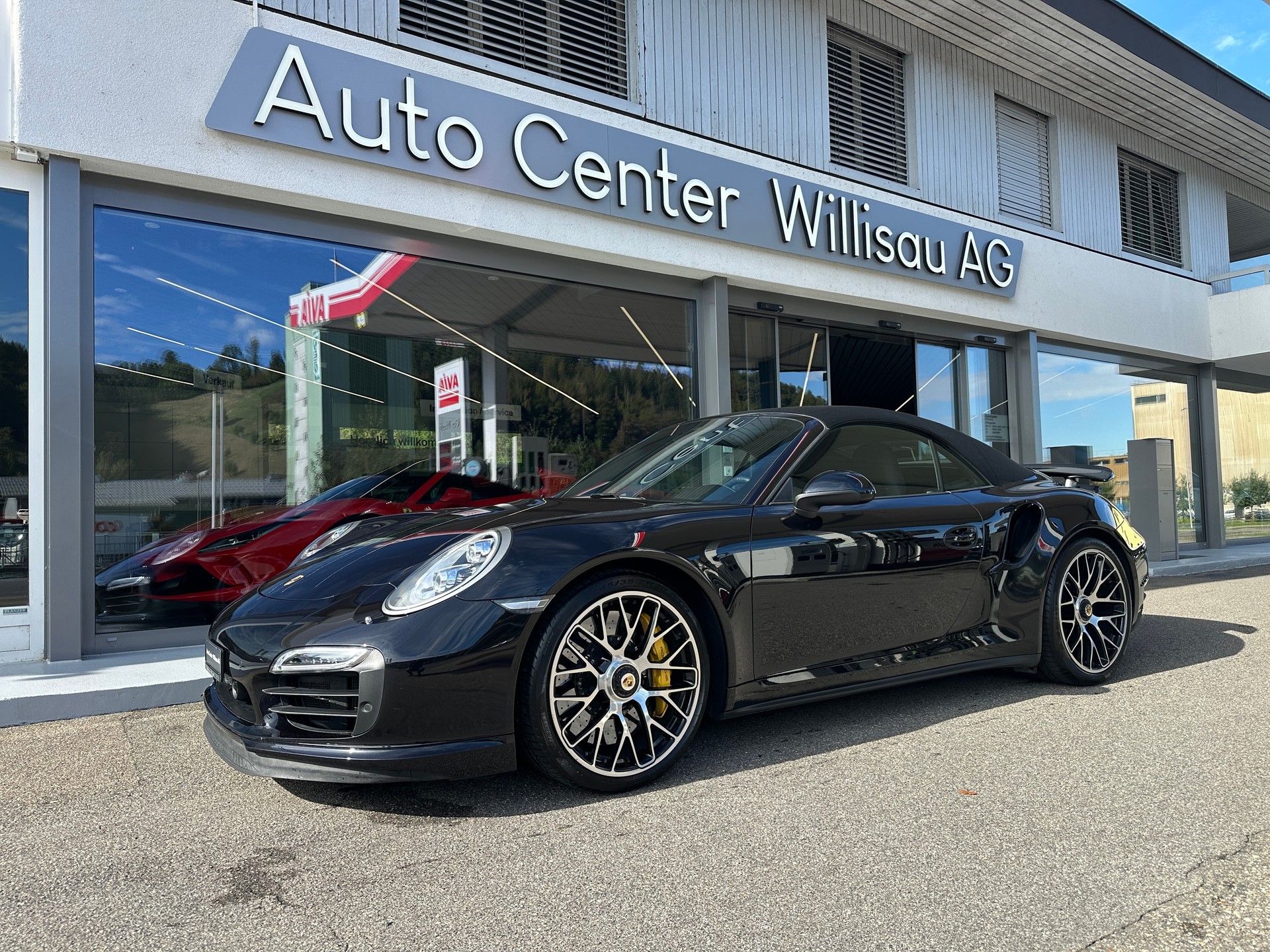 PORSCHE 911 Turbo S Cabrio PDK-image-1