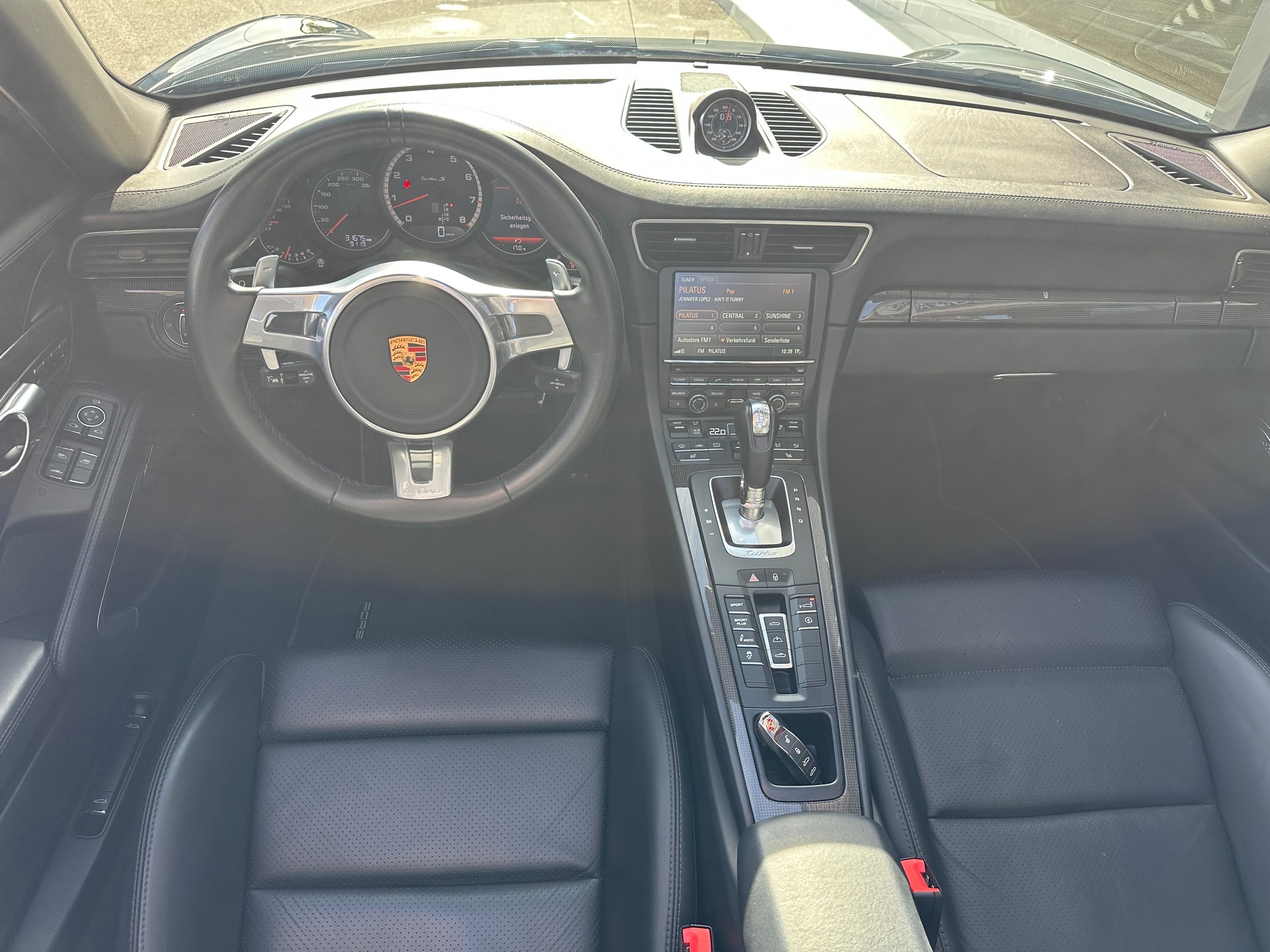 PORSCHE 911 Turbo S Cabrio PDK-image-15