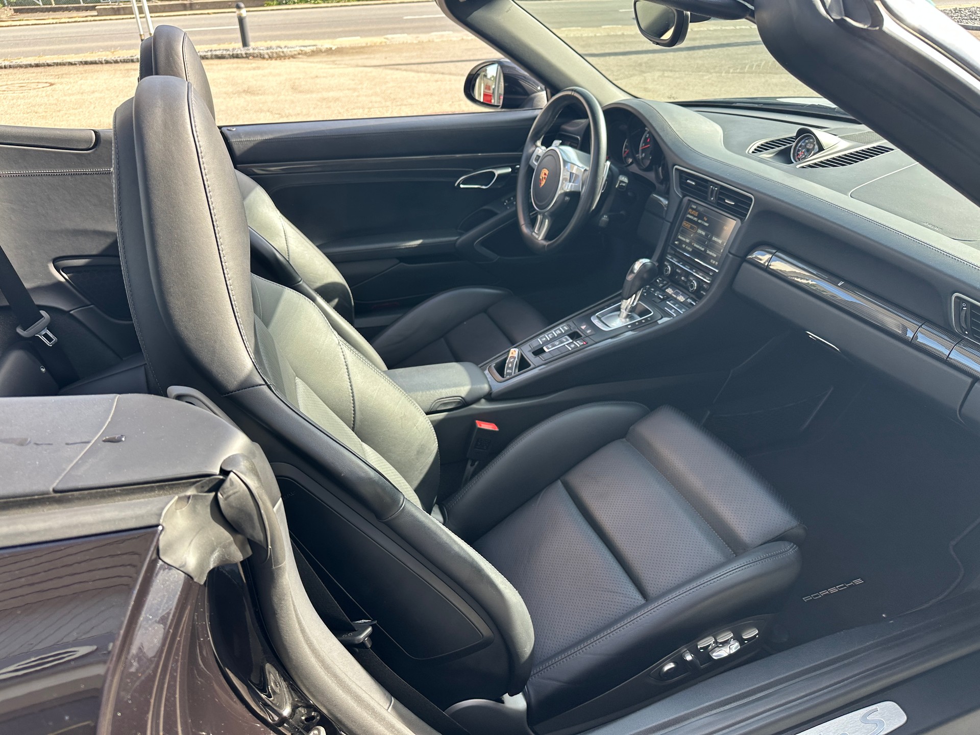 PORSCHE 911 Turbo S Cabrio PDK-image-17