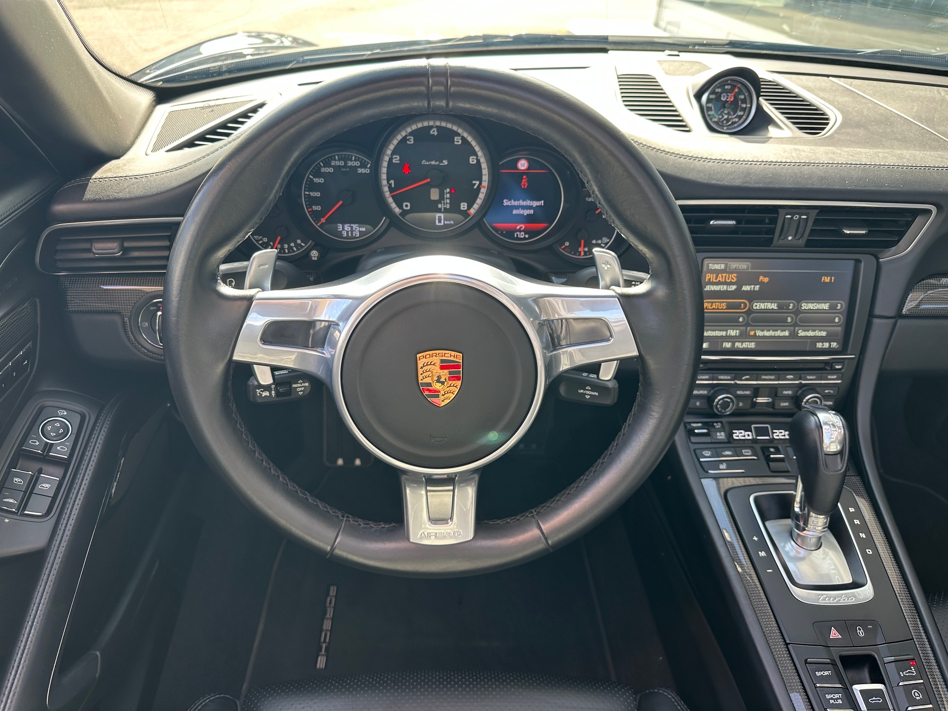 PORSCHE 911 Turbo S Cabrio PDK-image-14