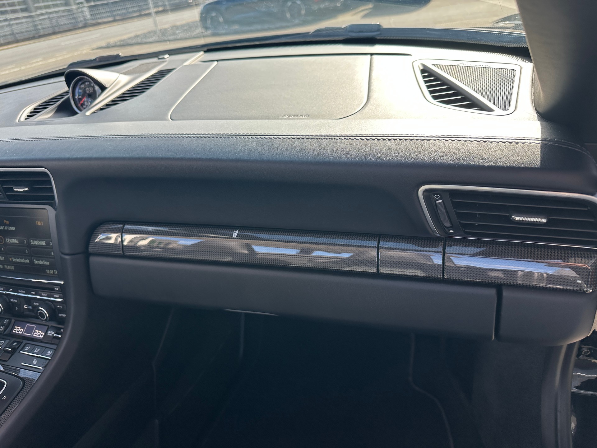 PORSCHE 911 Turbo S Cabrio PDK-image-12