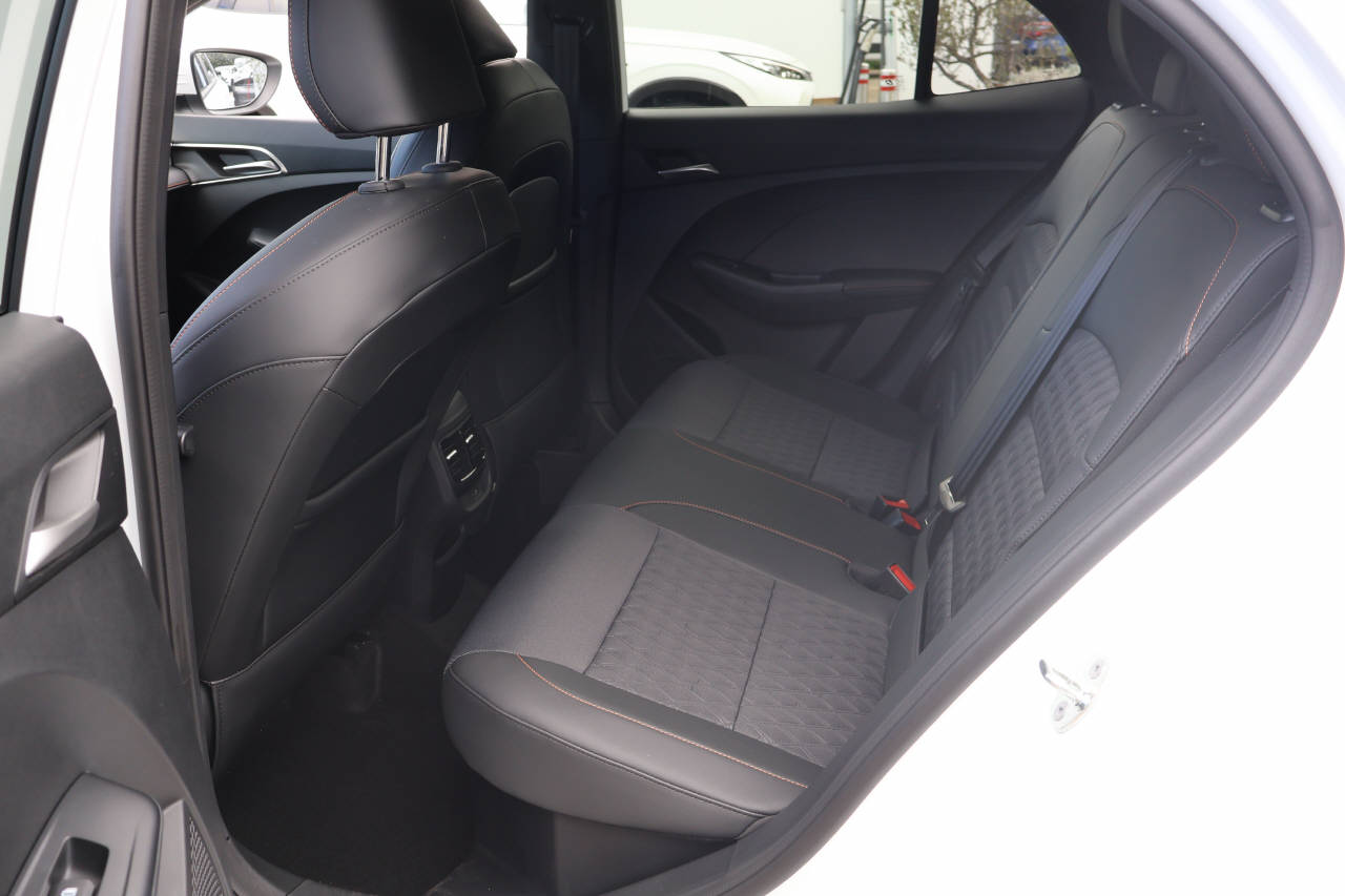 MG 3 1.5 Hybrid Luxury-image-13