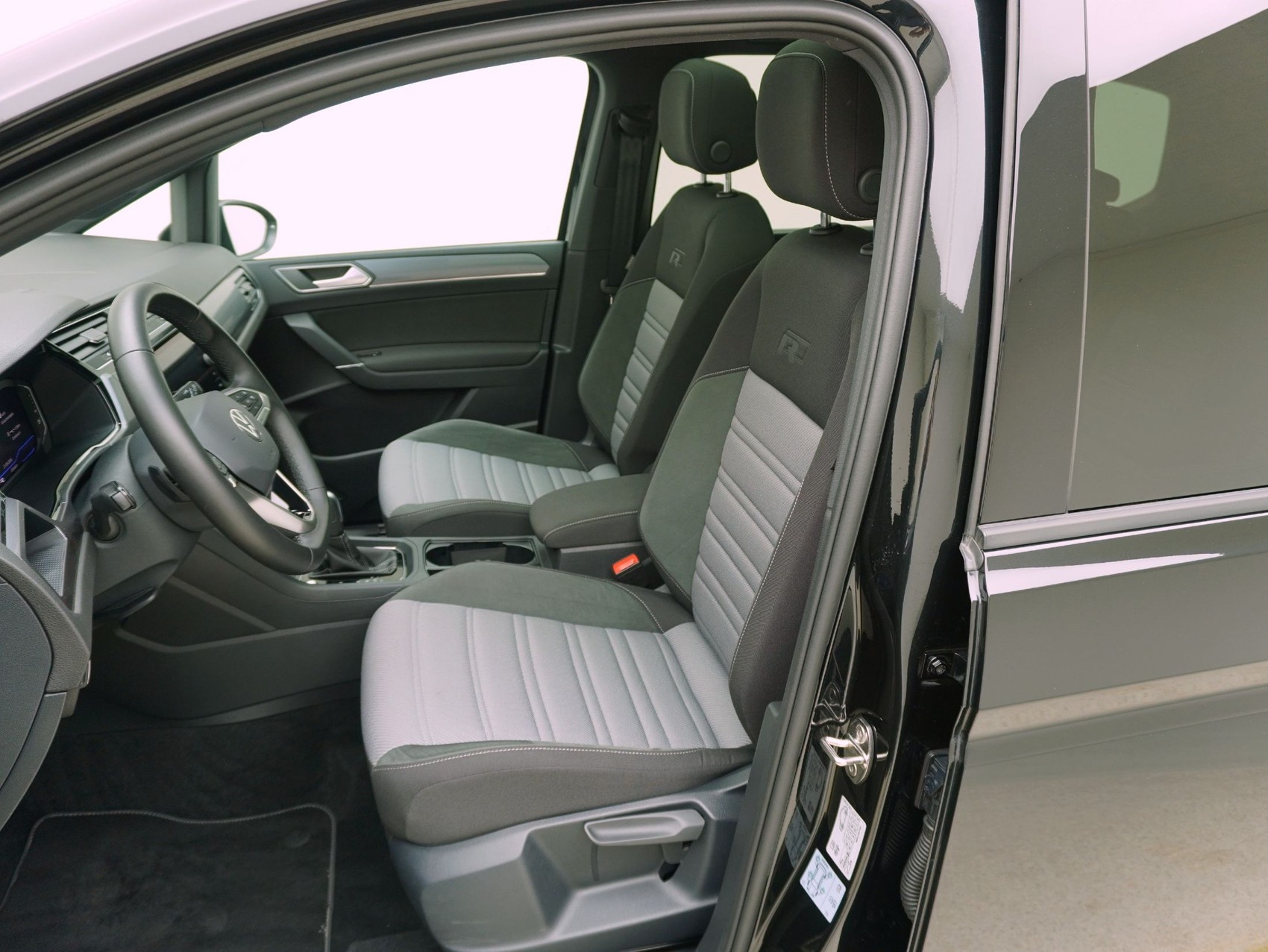 VW Touran 1.5 TSI DSG R-Line Black Style **VW Werksgarantie bis 12/2030**-image-9