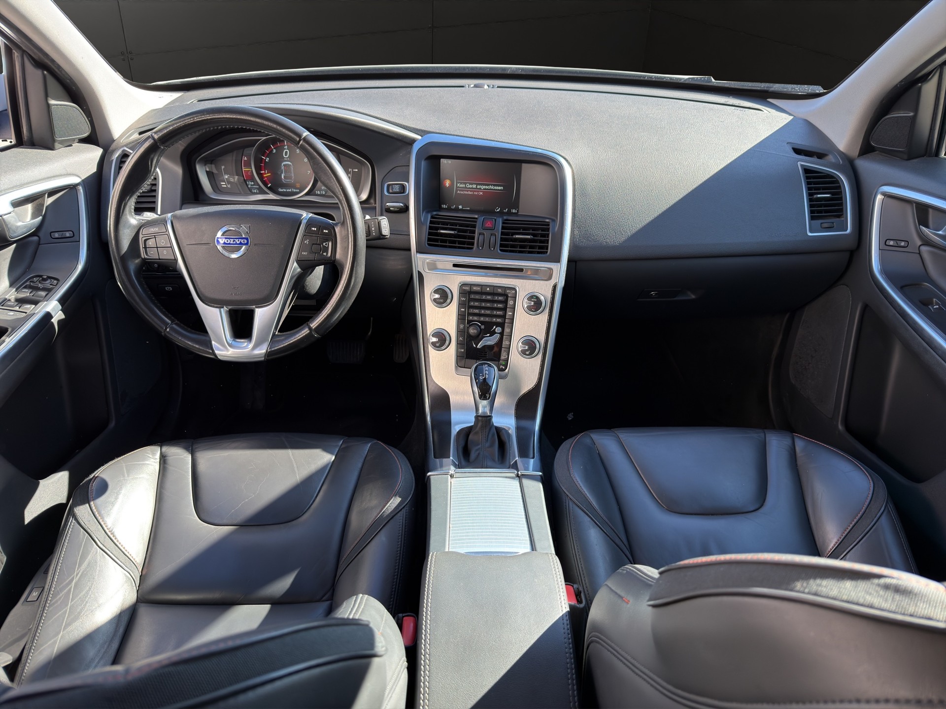 VOLVO XC60 T5 AWD OceanRace Geartronic-image-13