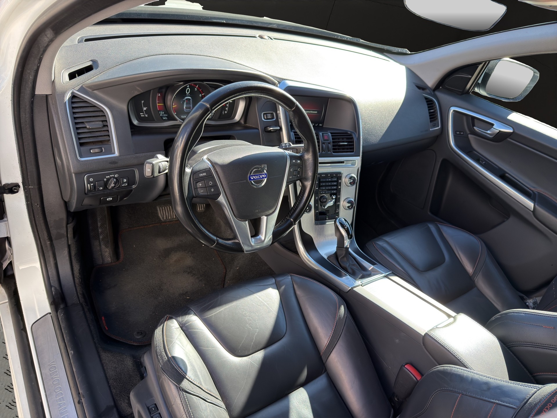 VOLVO XC60 T5 AWD OceanRace Geartronic-image-12