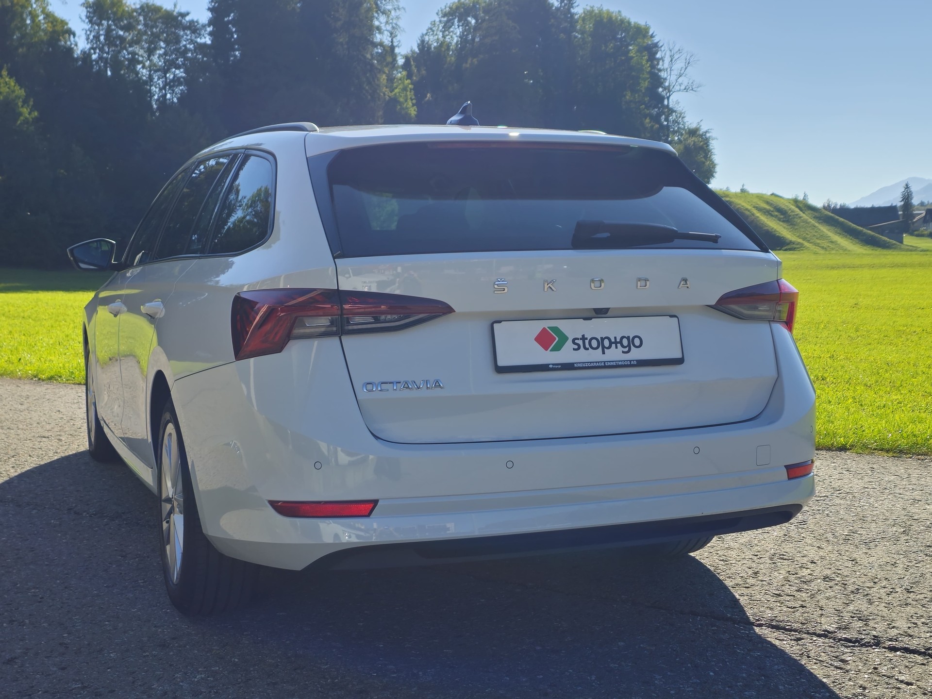 SKODA Octavia Combi 2.0 TDI DSG Style *8-fach bereift+frisch ab MFK*-image-2