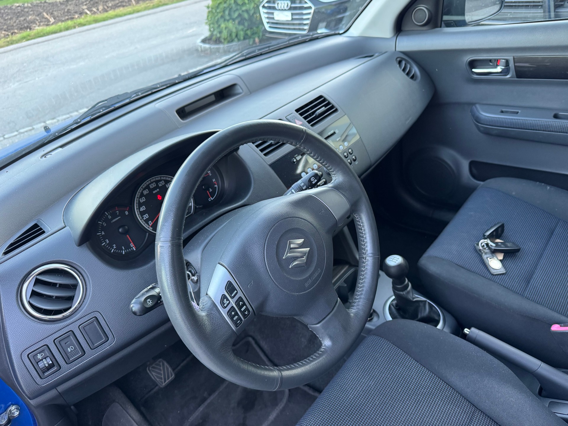 SUZUKI Swift 1.3i 16V GL Top 4x4-image-14
