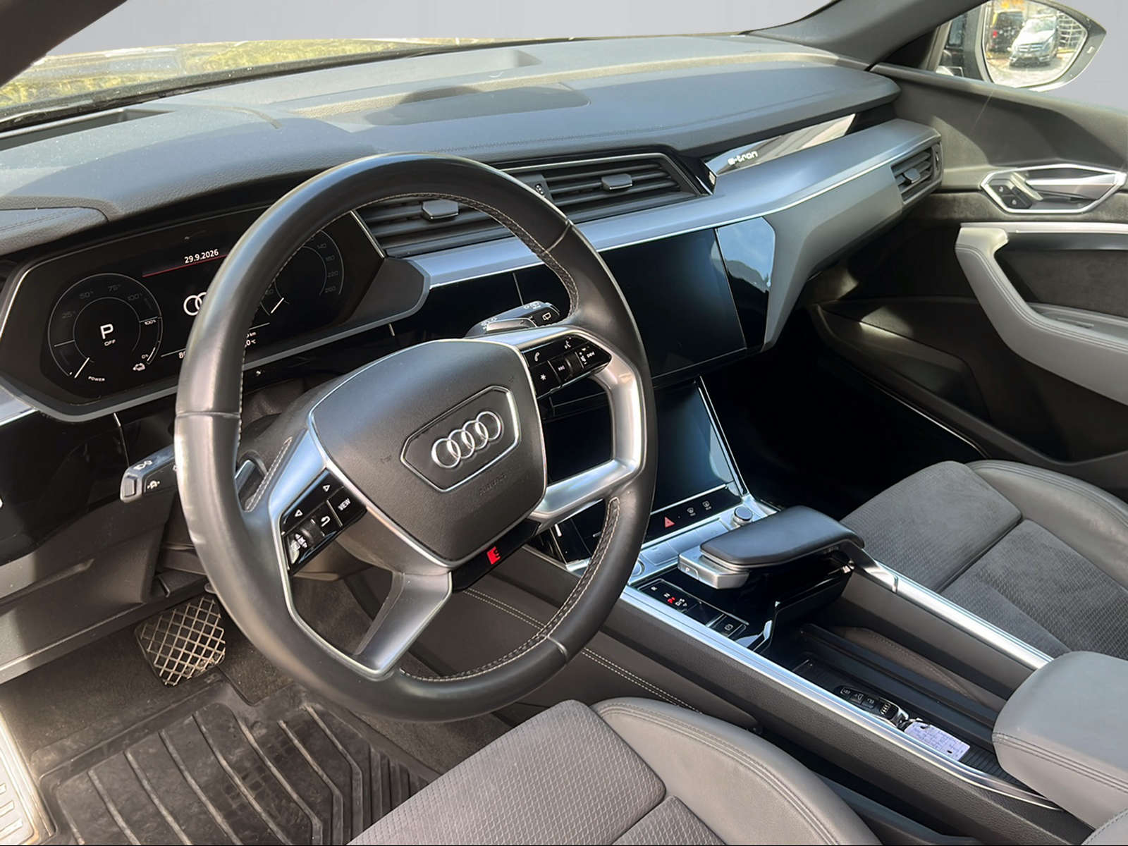 AUDI e-tron 55 S Line quattro-showroom-element-3