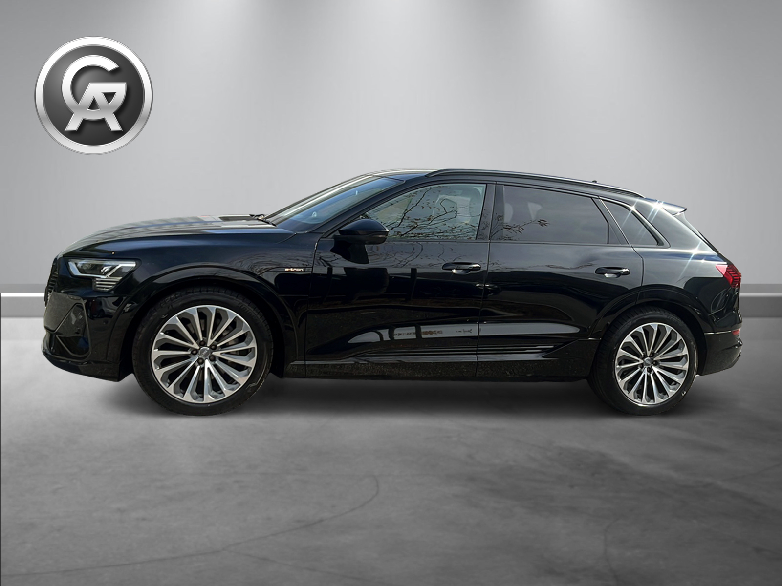 AUDI e-tron 55 S Line quattro-image-8
