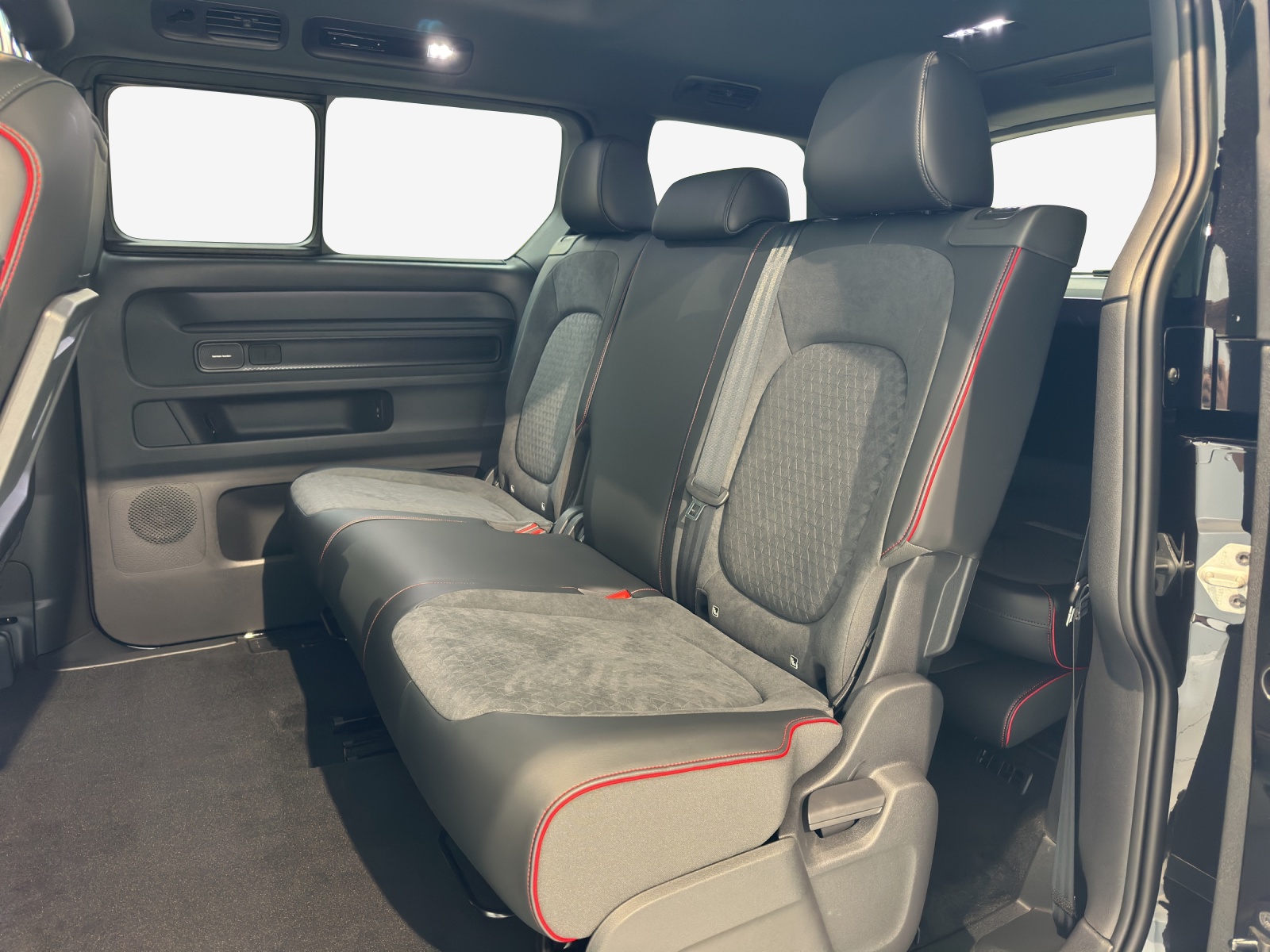 VW ID.Buzz LWB GTX 4 Motion-image-11