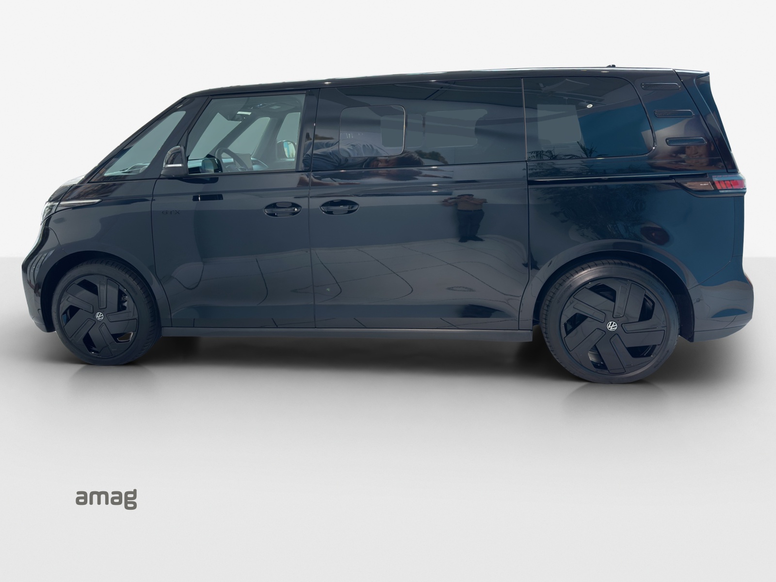 VW ID.Buzz LWB GTX 4 Motion-image-1