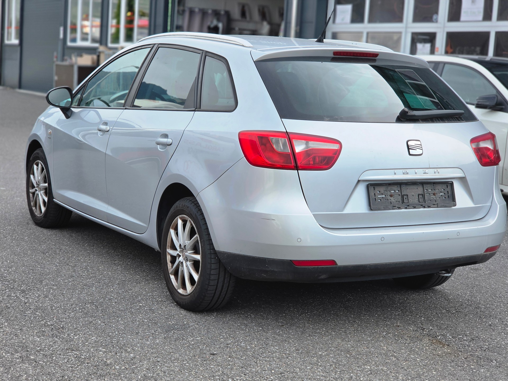 SEAT Ibiza ST 1.2 TSI Sport-image-4