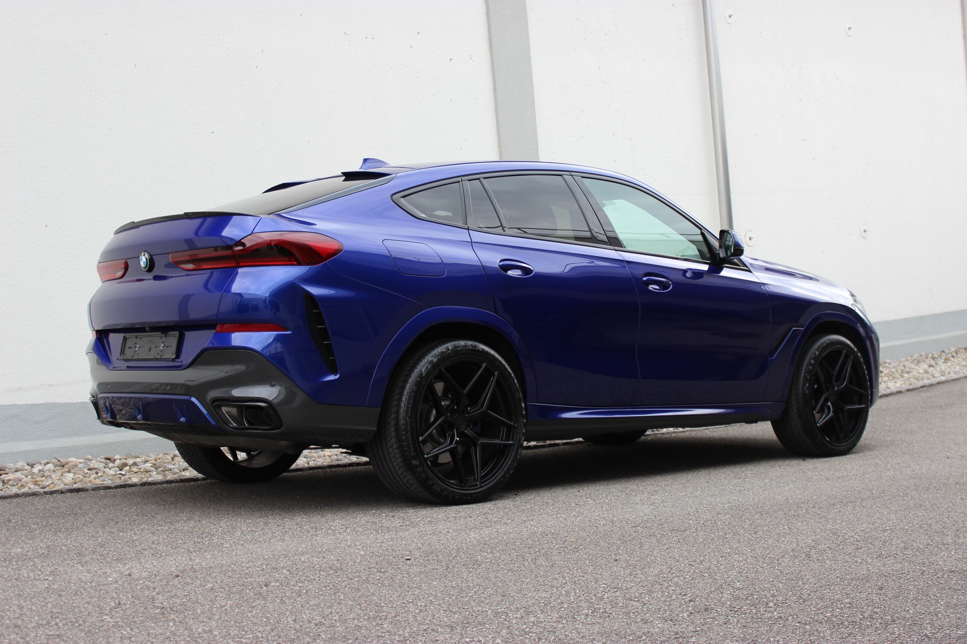 BMW X6 M50i INDIVIDUAL *SAN MARINO BLAU* 🎉1.88%-LEASINGAKTION🎉-image-2