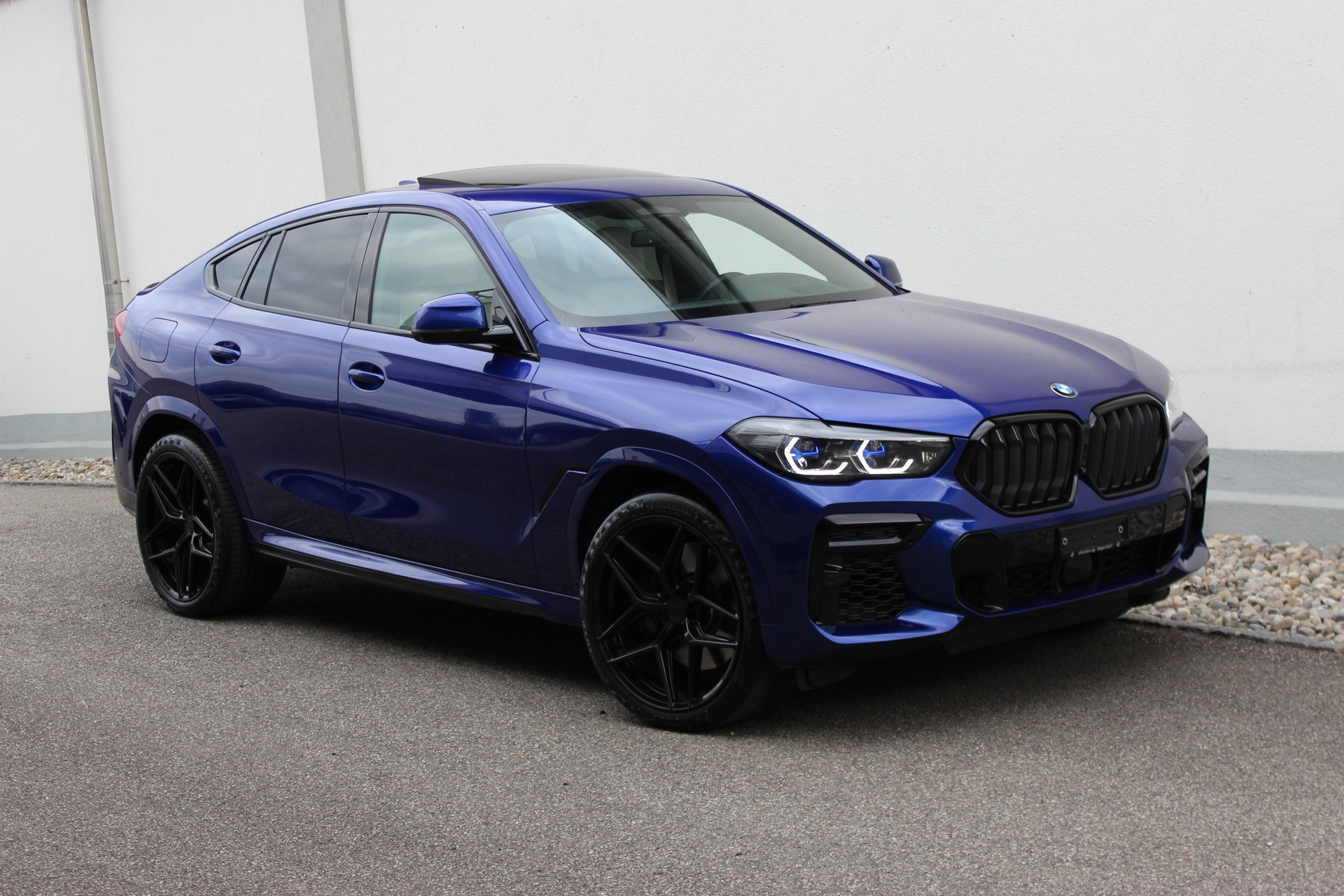 BMW X6 M50i INDIVIDUAL *SAN MARINO BLAU* 🎉1.88%-LEASINGAKTION🎉-image-0