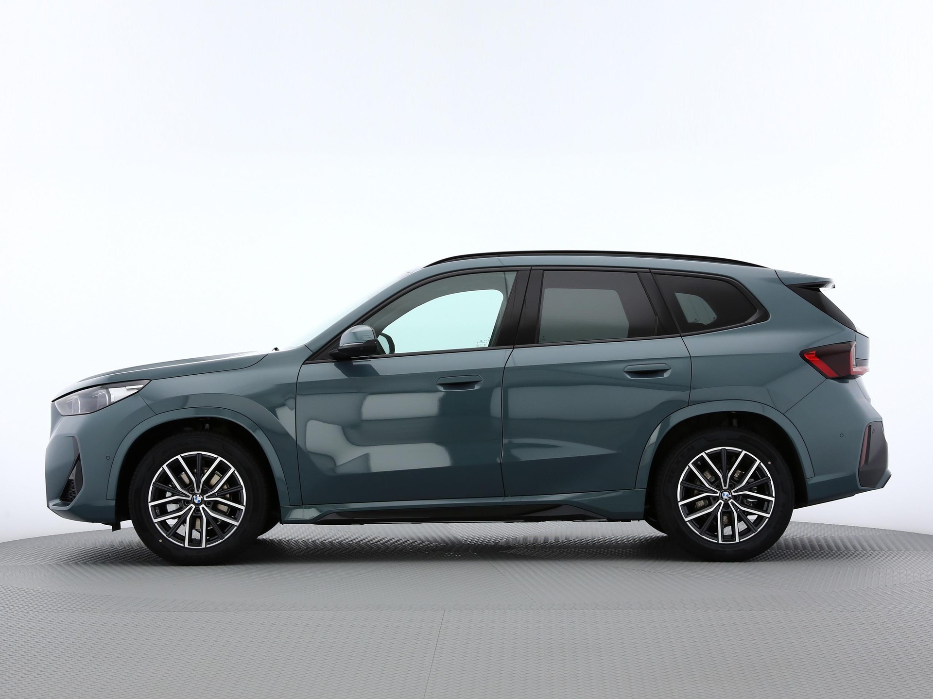 BMW iX1 U11 20 eDrive-image-1