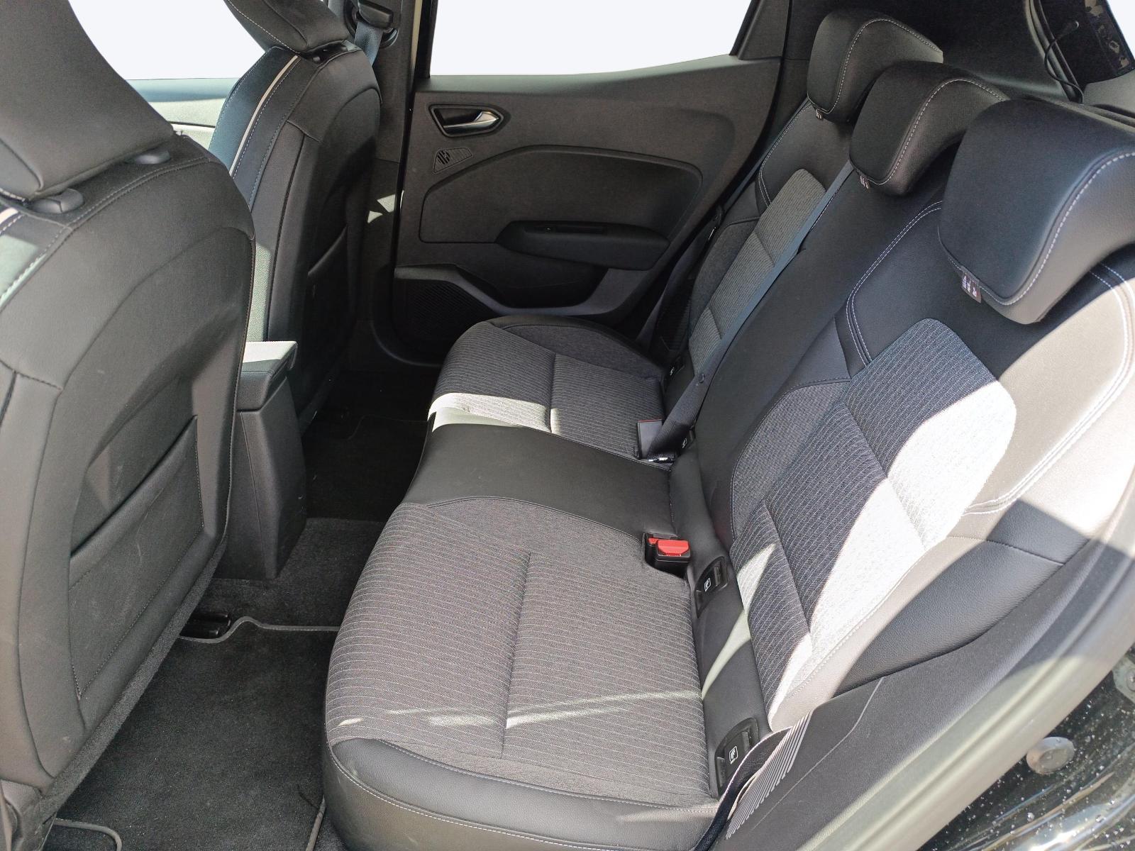MITSUBISHI Colt 1.6 HEV Instyle-image-10