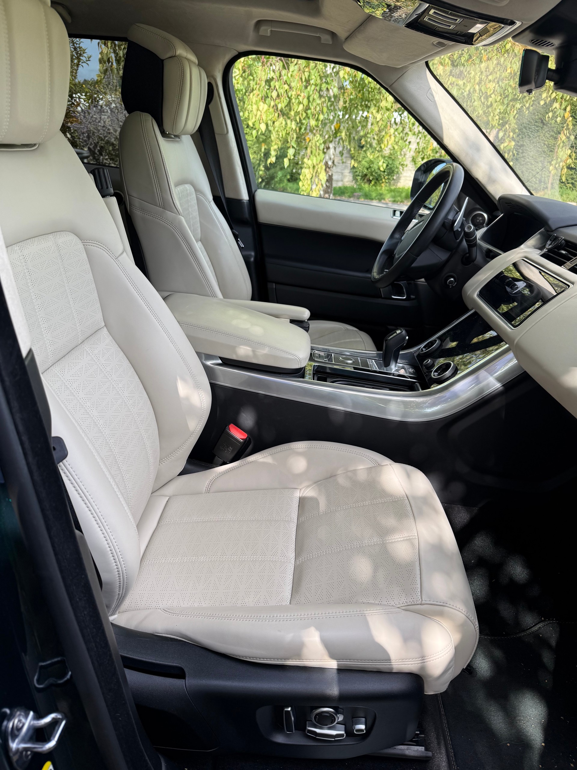 LAND ROVER 5.0 V8 SC HSE Dynamic Leasingübernahme CHF 803 p/m-image-4