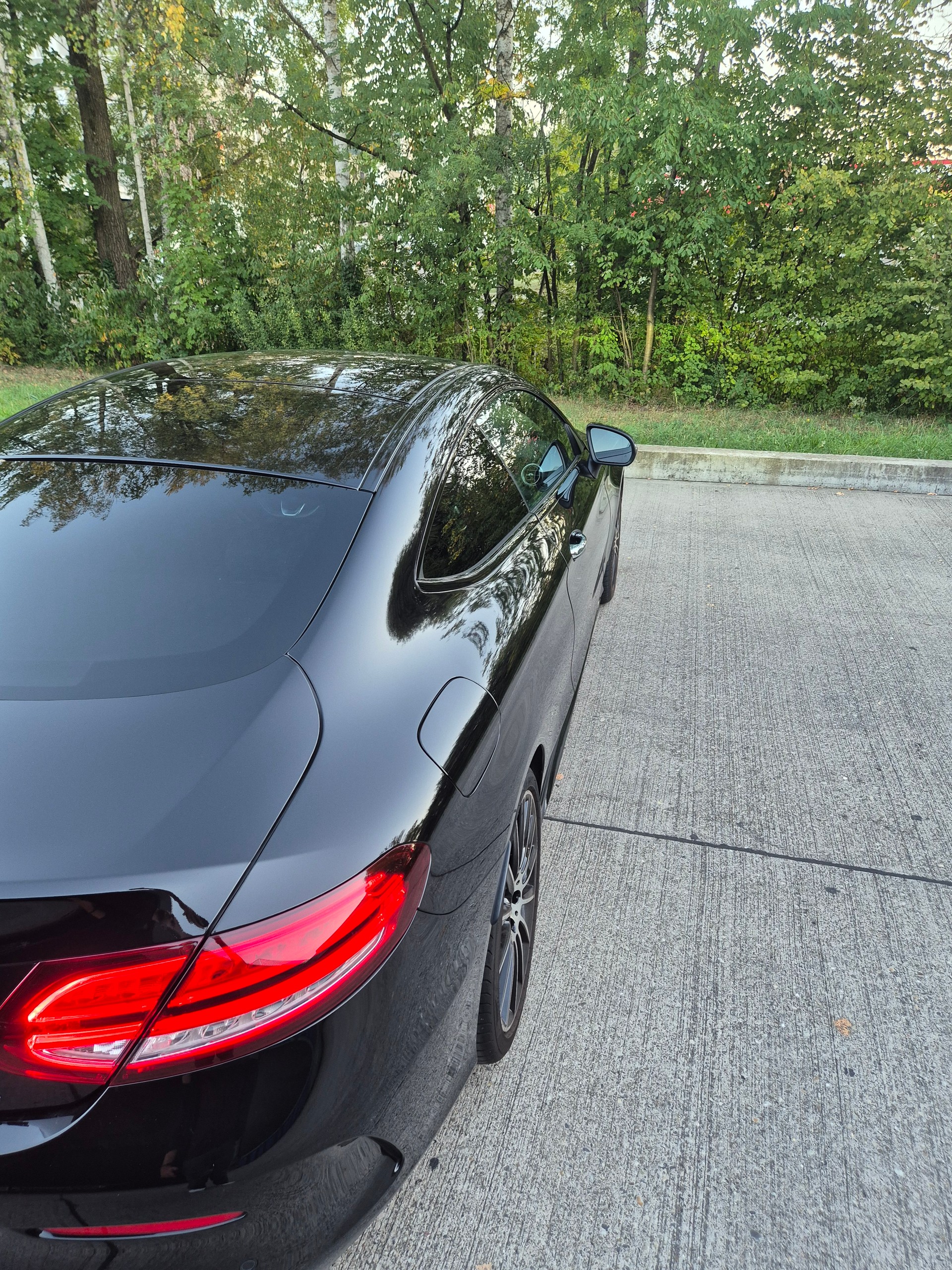 MERCEDES-BENZ C 300 Coupé AMG Line 4matic *CH-FAHRZEUG *8FACH BEREIFT*-image-8