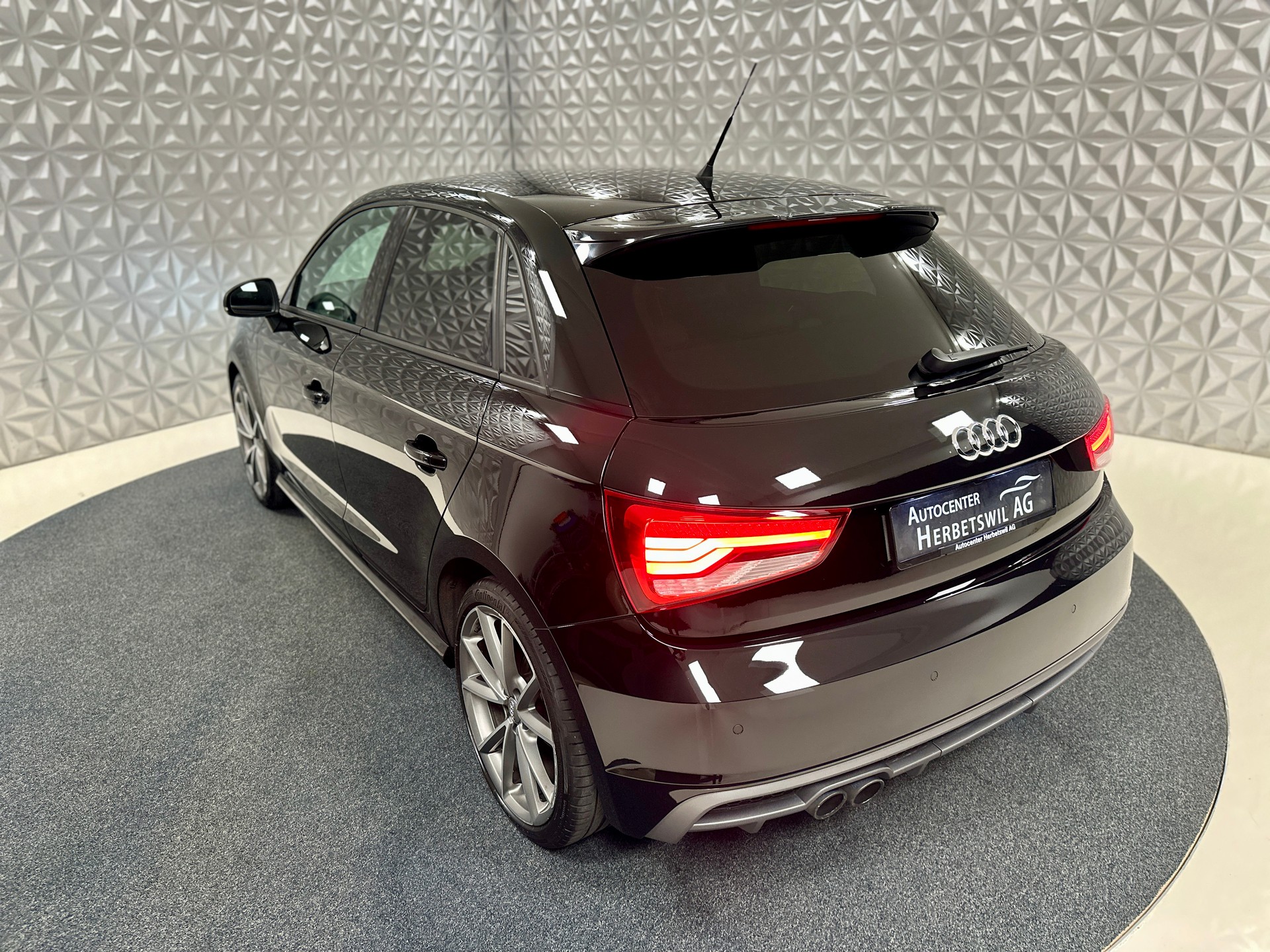 AUDI A1 Sportback 1.4 TFSI S-tronic **S-LINE**-image-9