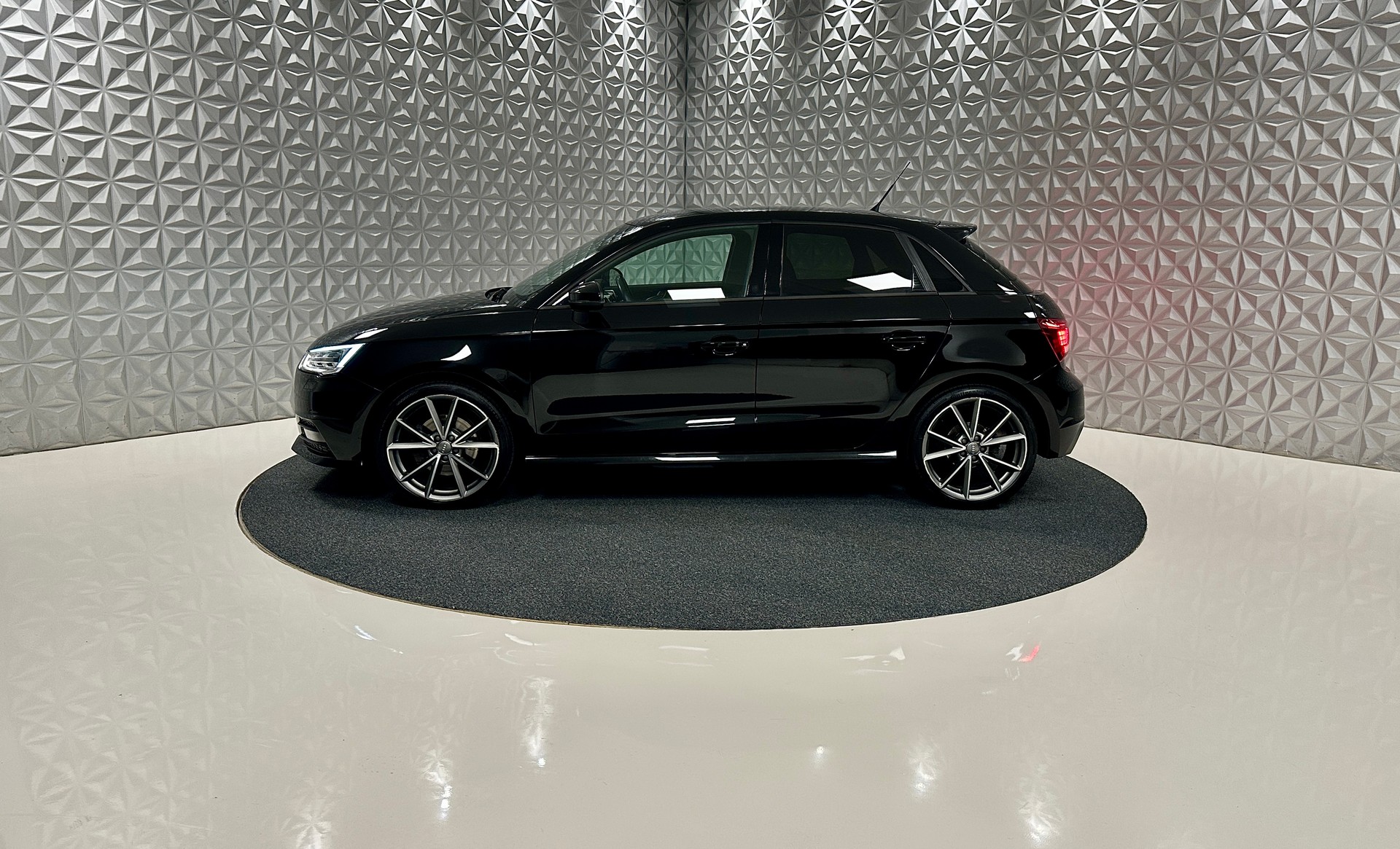 AUDI A1 Sportback 1.4 TFSI S-tronic **S-LINE**-image-7