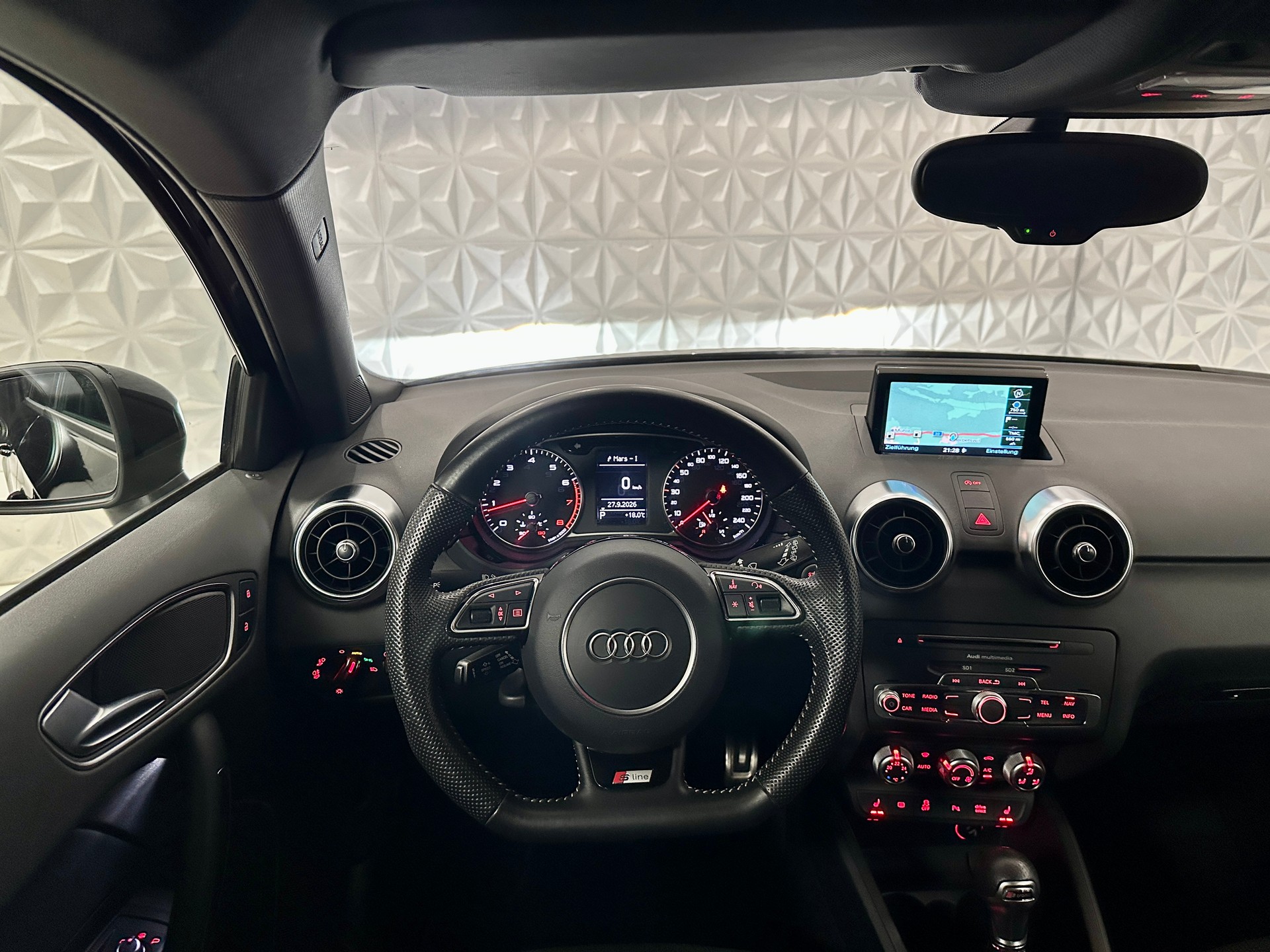 AUDI A1 Sportback 1.4 TFSI S-tronic **S-LINE**-image-19
