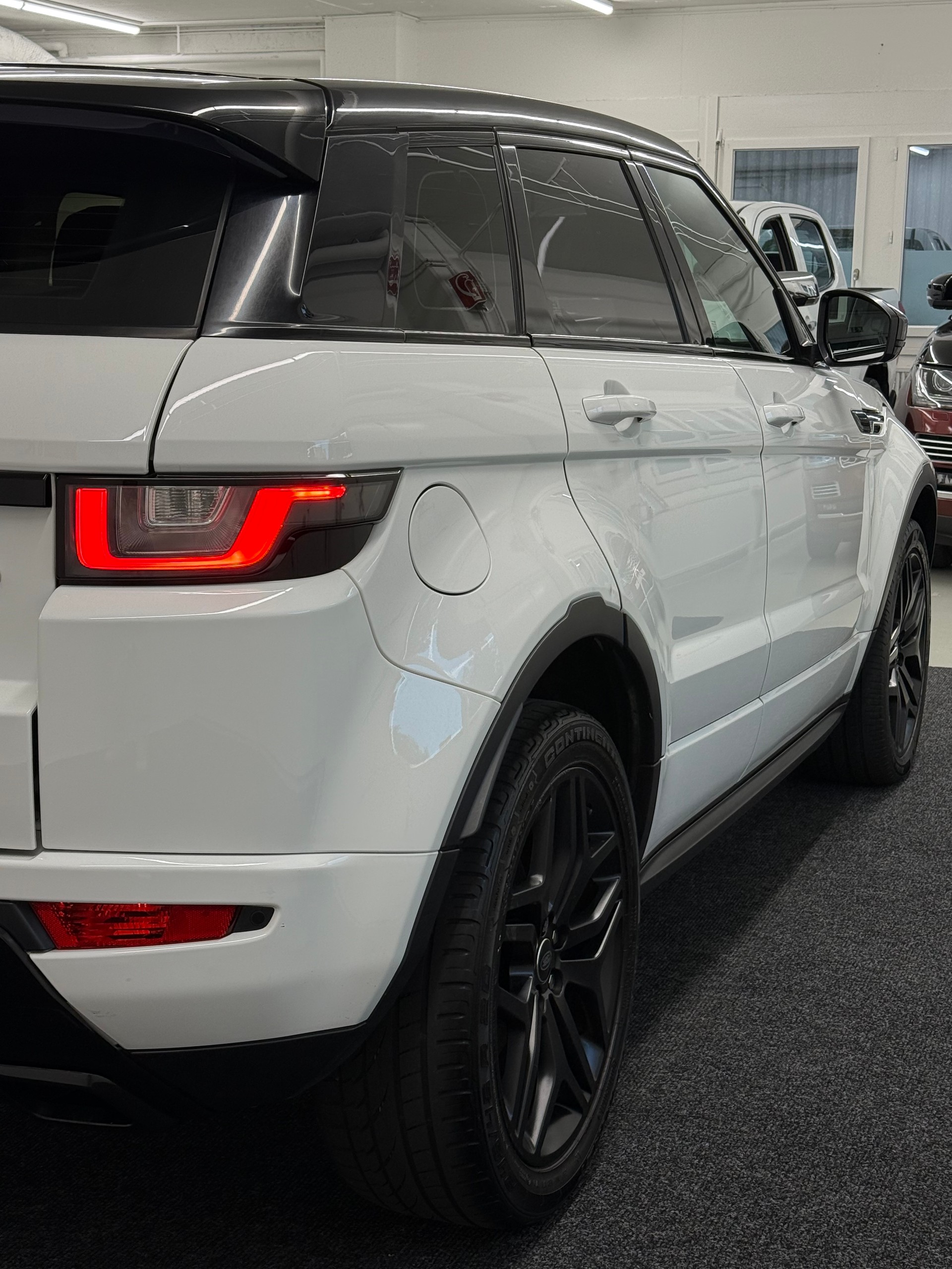 LAND ROVER Range Rover Evoque 2.0 TD4 HSE-image-4