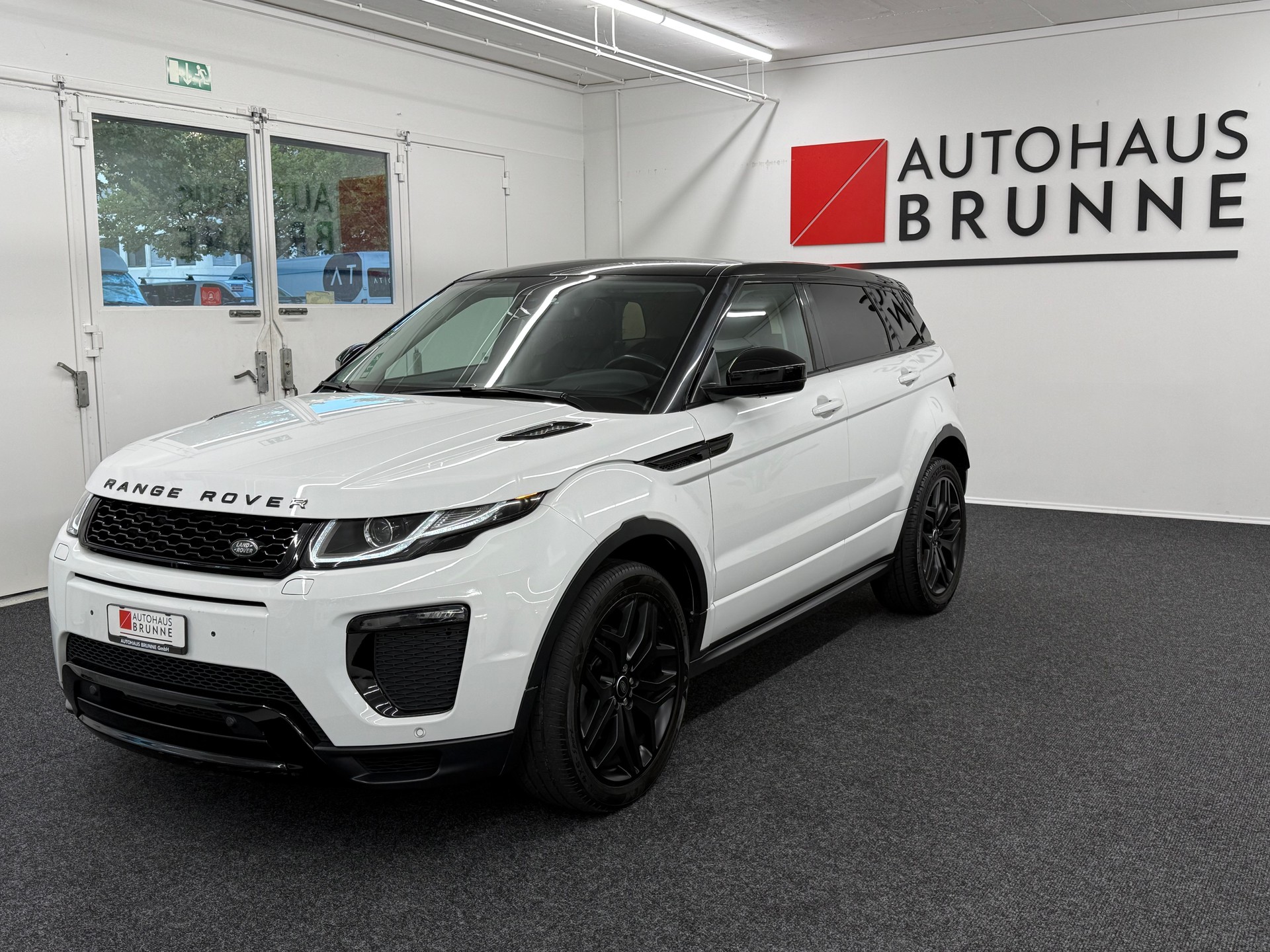 LAND ROVER Range Rover Evoque 2.0 TD4 HSE-image-0