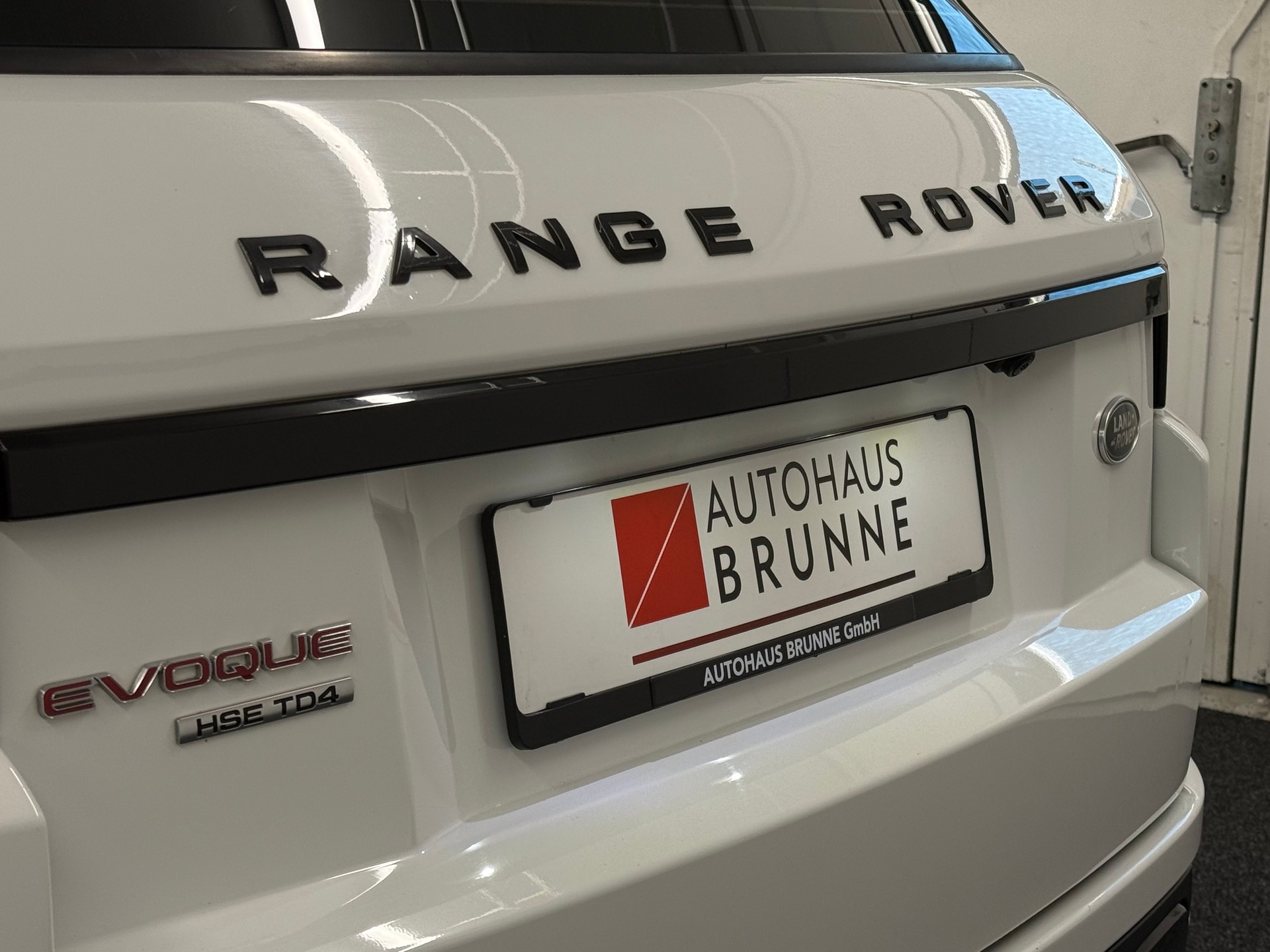 LAND ROVER Range Rover Evoque 2.0 TD4 HSE-image-15
