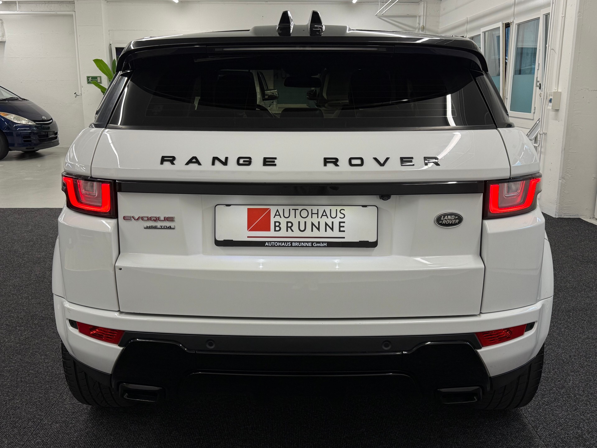 LAND ROVER Range Rover Evoque 2.0 TD4 HSE-image-5