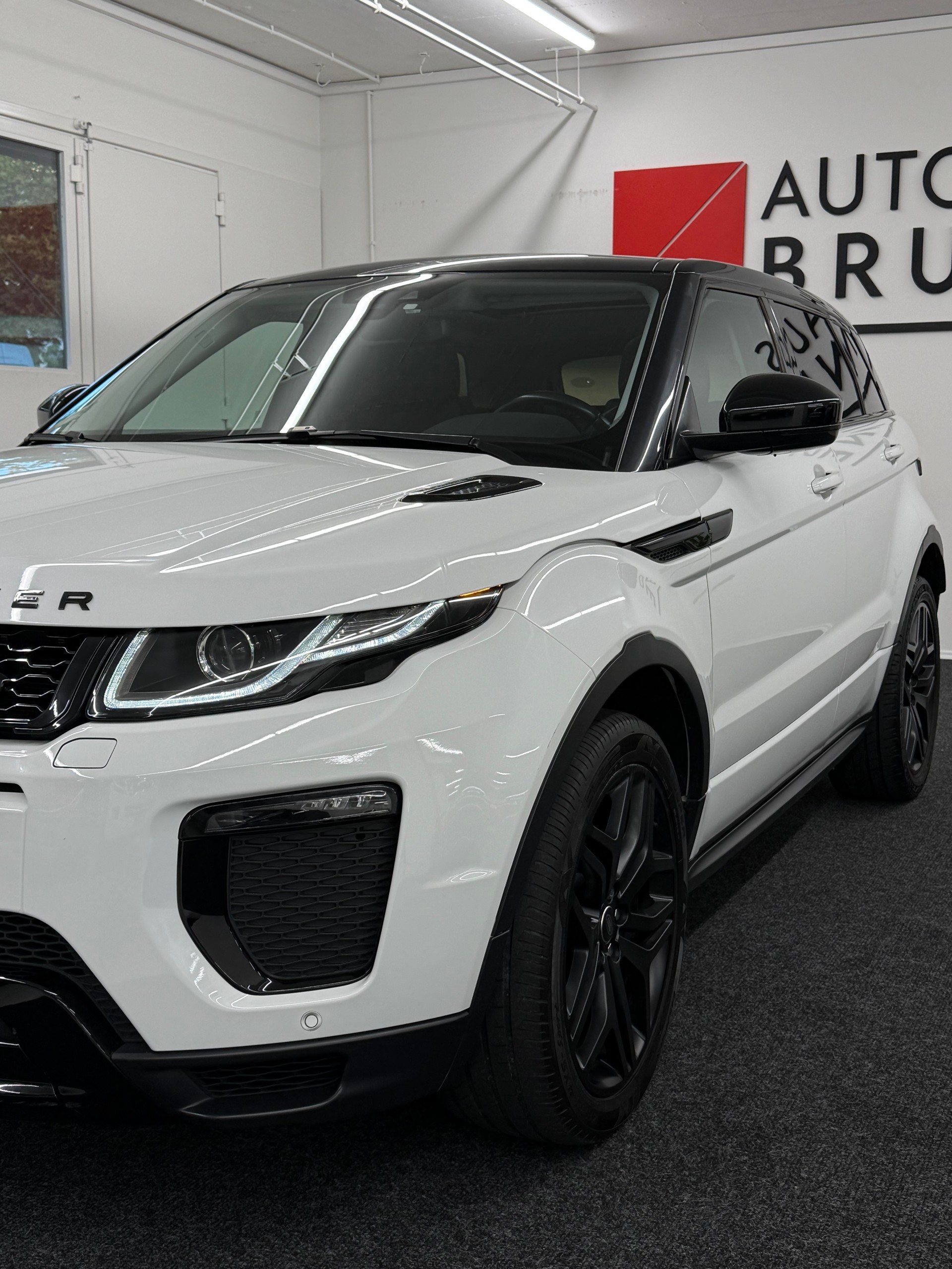 LAND ROVER Range Rover Evoque 2.0 TD4 HSE-image-10