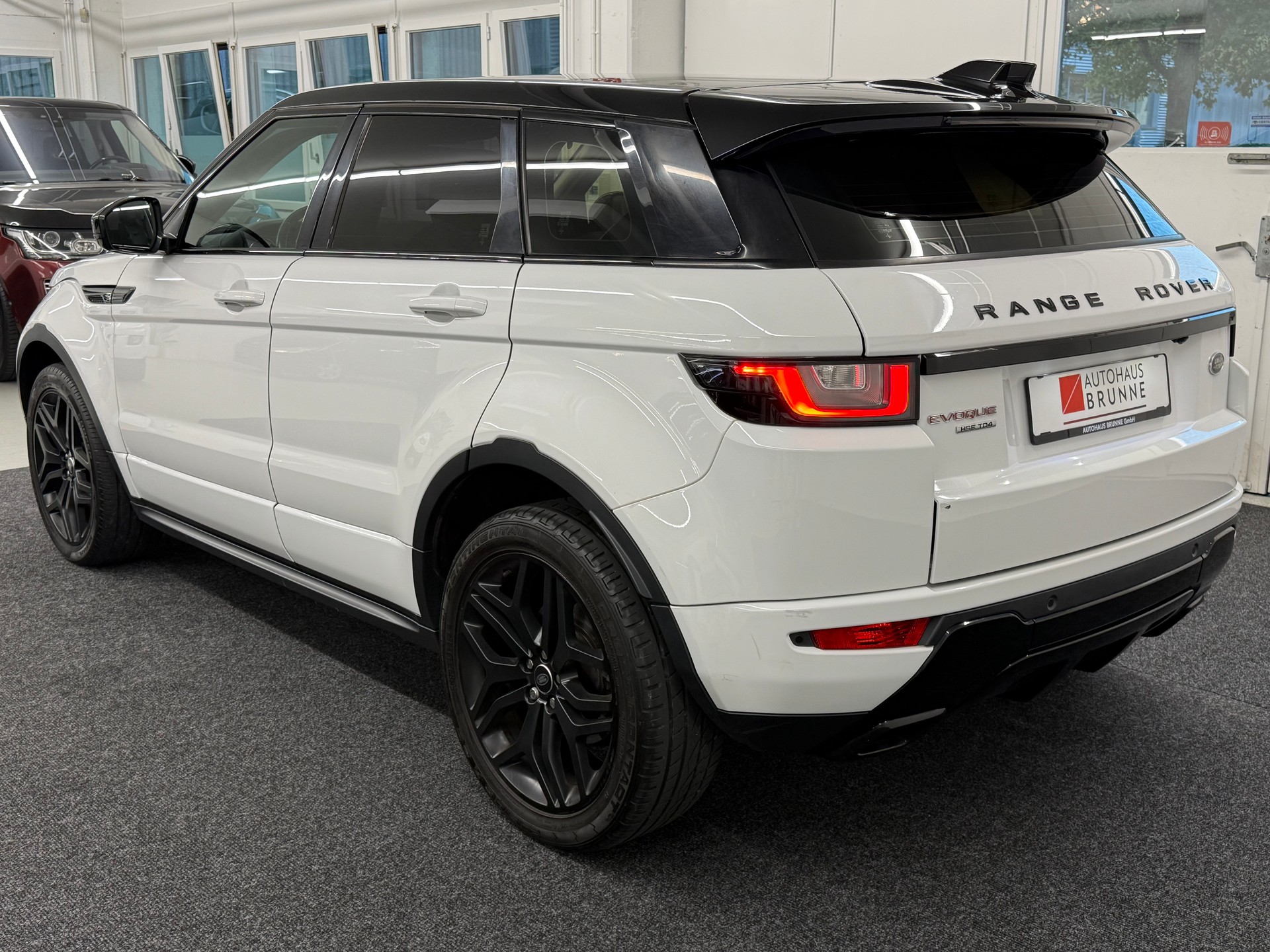 LAND ROVER Range Rover Evoque 2.0 TD4 HSE-image-7