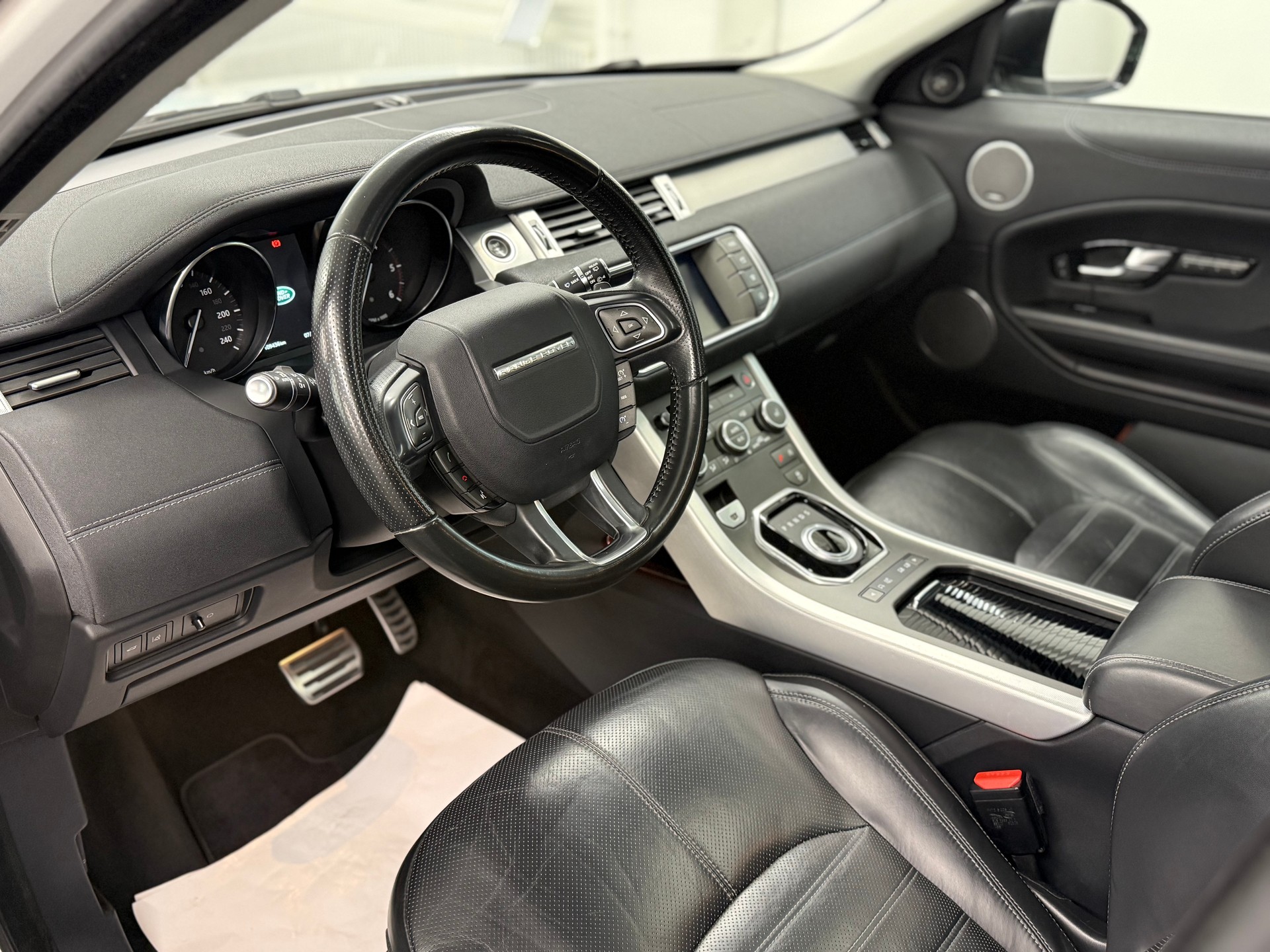 LAND ROVER Range Rover Evoque 2.0 TD4 HSE-image-16