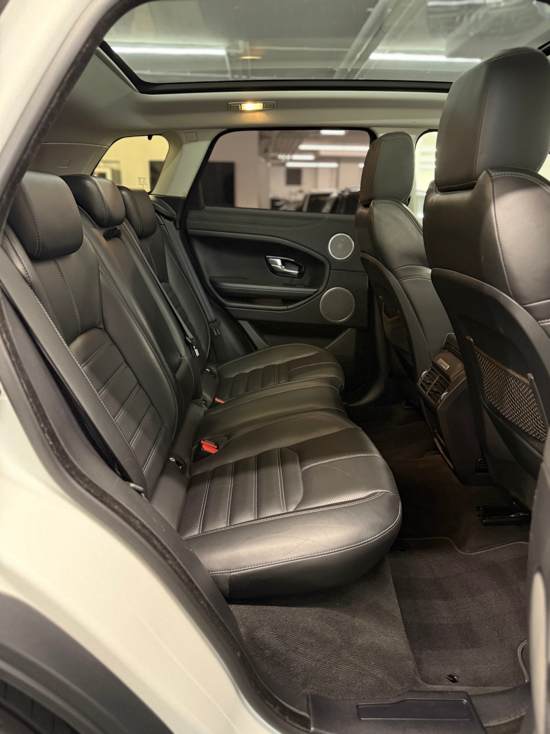 LAND ROVER Range Rover Evoque 2.0 TD4 HSE-image-29