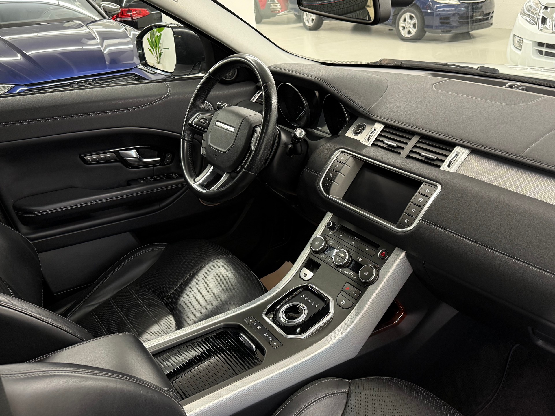 LAND ROVER Range Rover Evoque 2.0 TD4 HSE-image-26