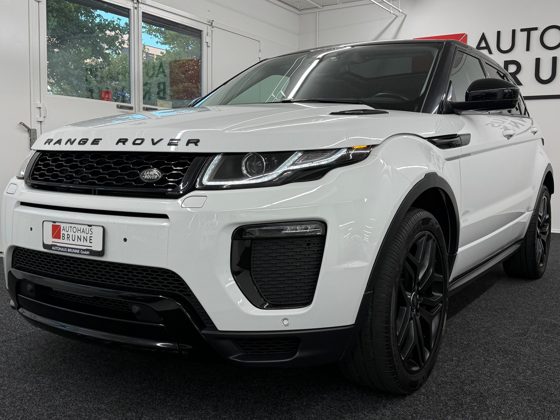 LAND ROVER Range Rover Evoque 2.0 TD4 HSE-image-9