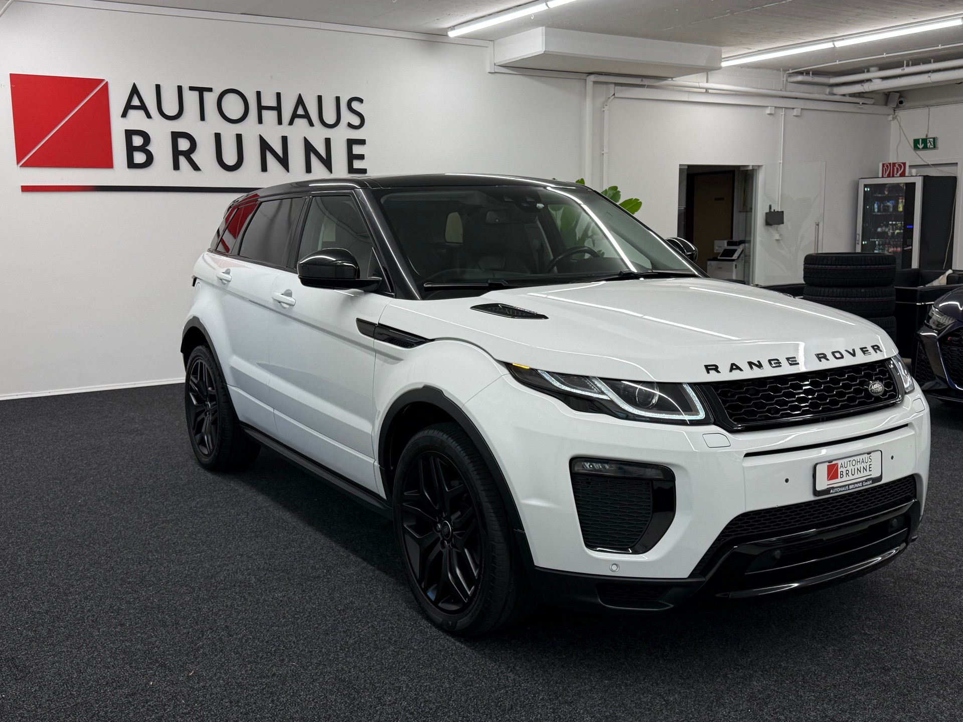 LAND ROVER Range Rover Evoque 2.0 TD4 HSE-image-2
