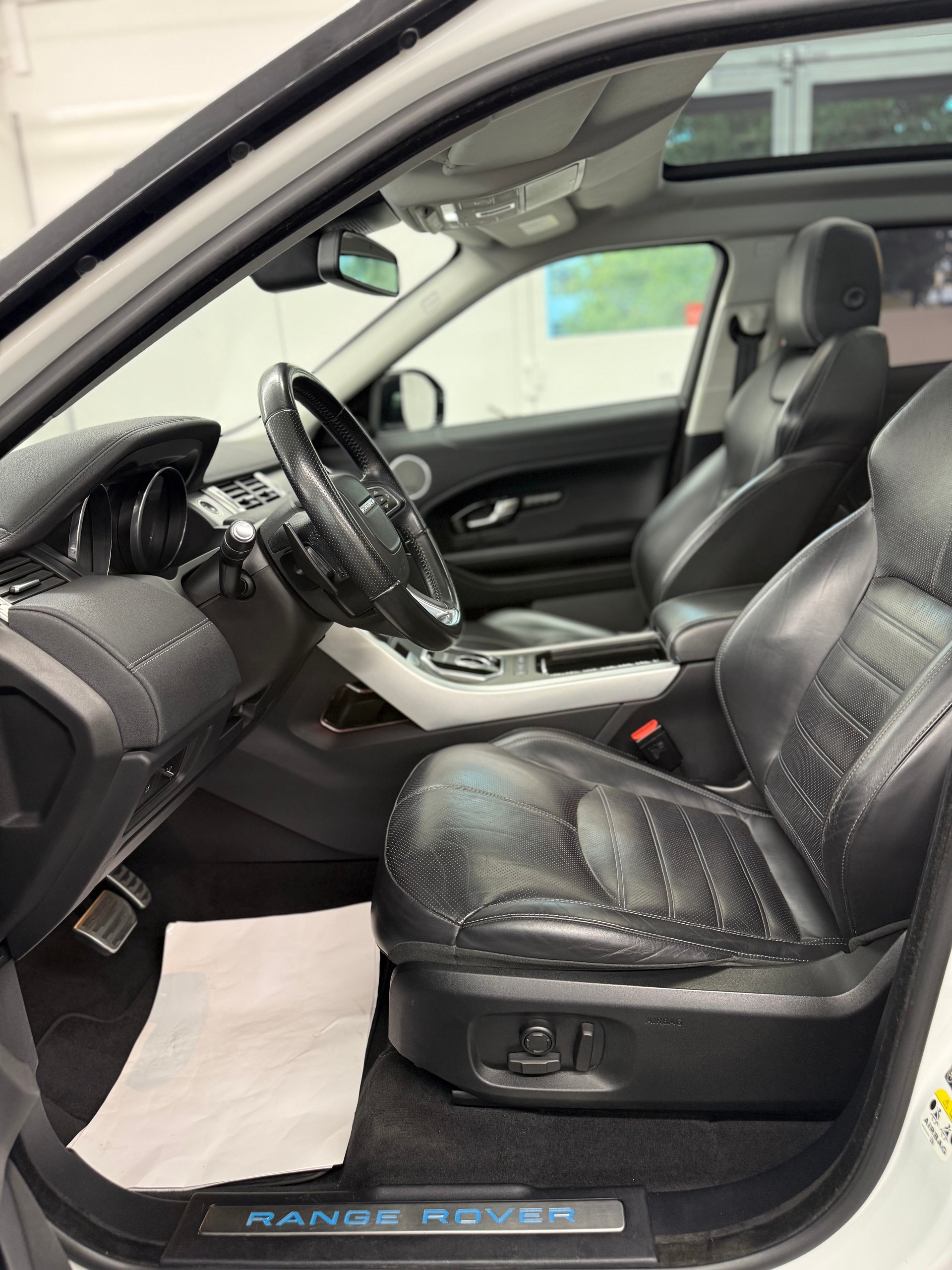 LAND ROVER Range Rover Evoque 2.0 TD4 HSE-image-18