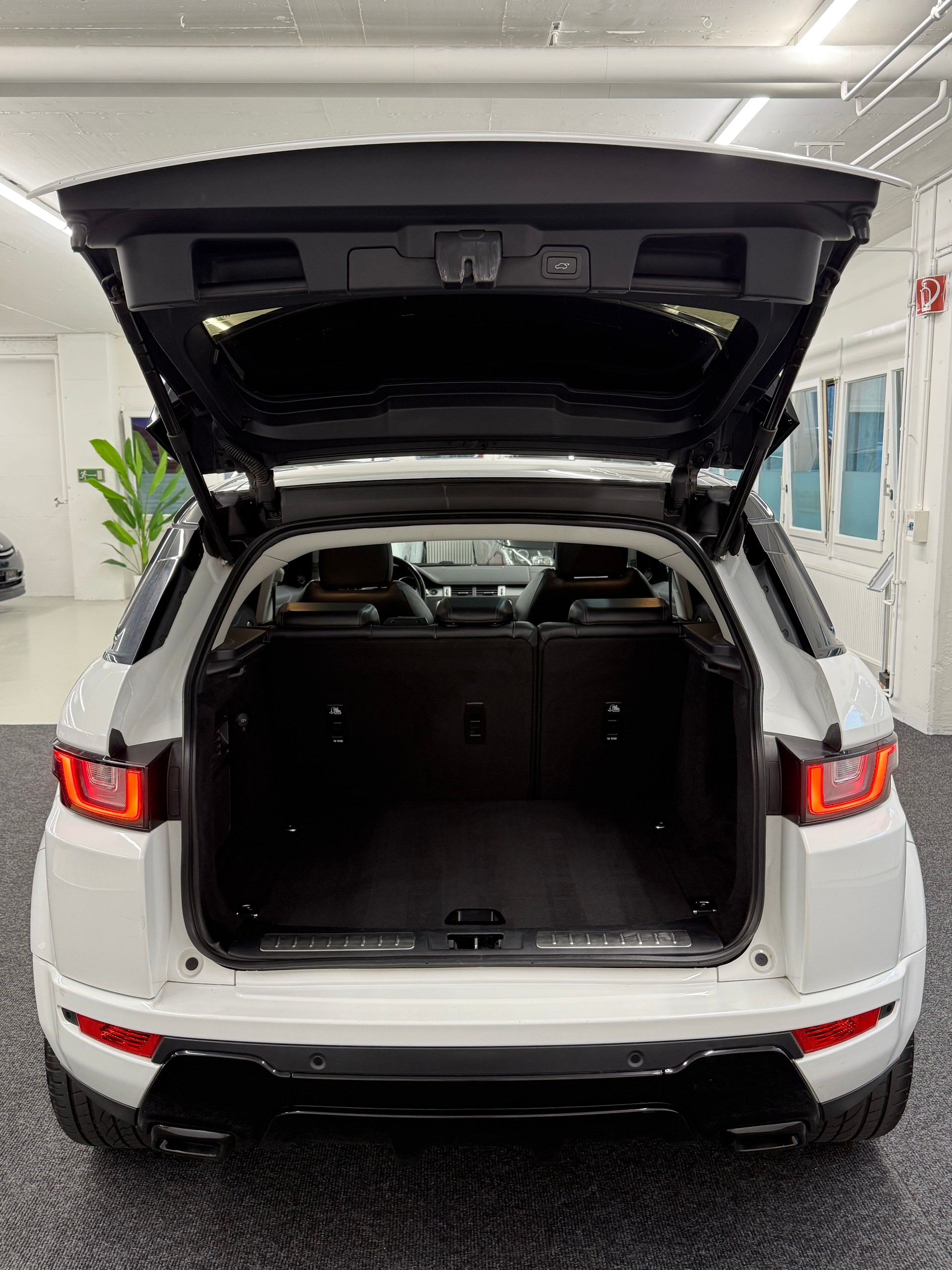 LAND ROVER Range Rover Evoque 2.0 TD4 HSE-image-6