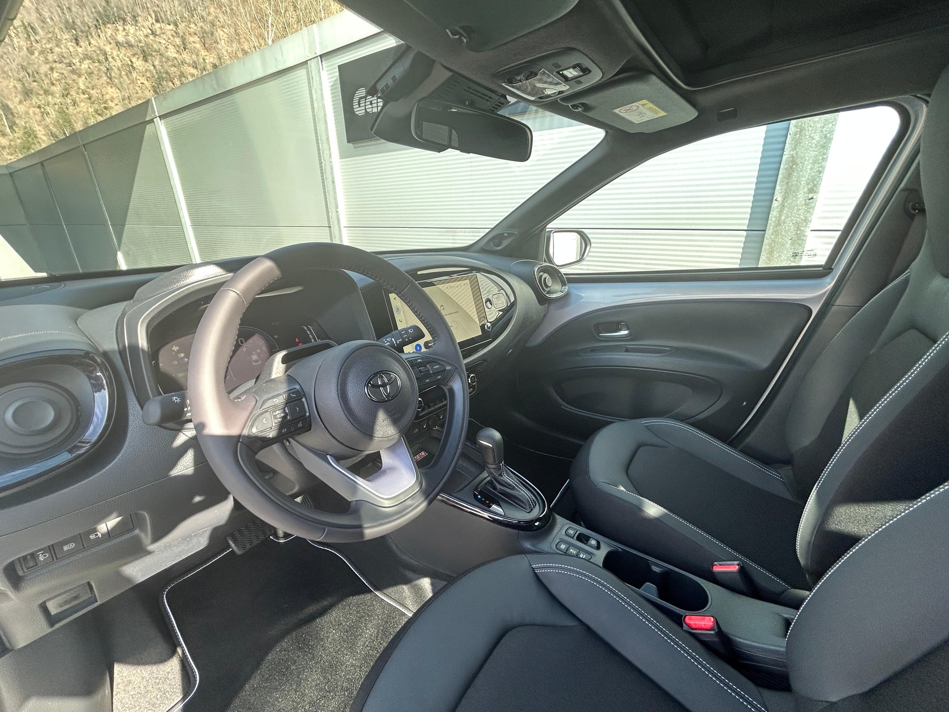 TOYOTA Aygo X 1.5 VVT-i HSD Style-image-7