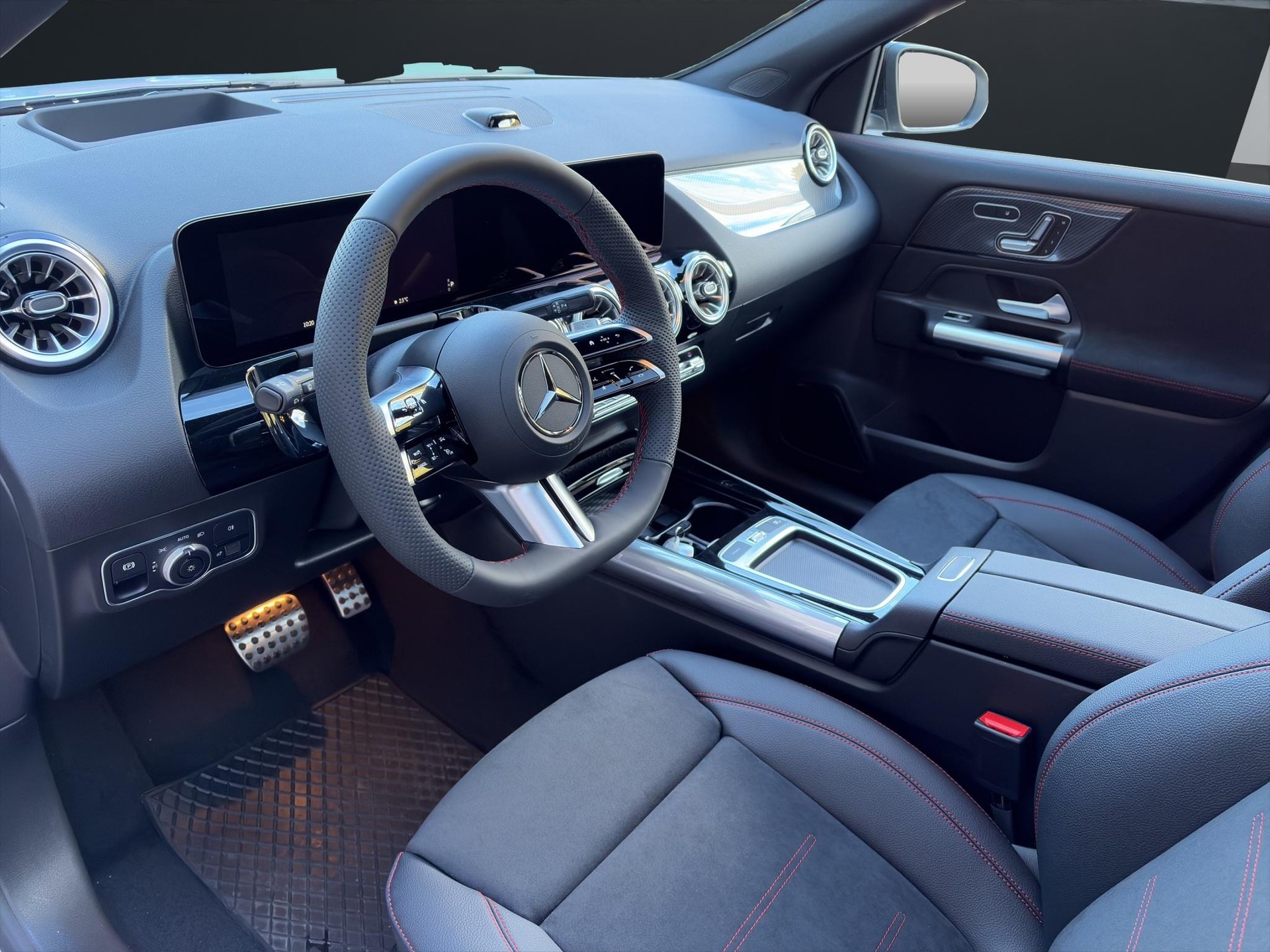 MERCEDES-BENZ GLA-Klasse H247 GLA 250 Swiss Star AMG Line 4matic-image-7