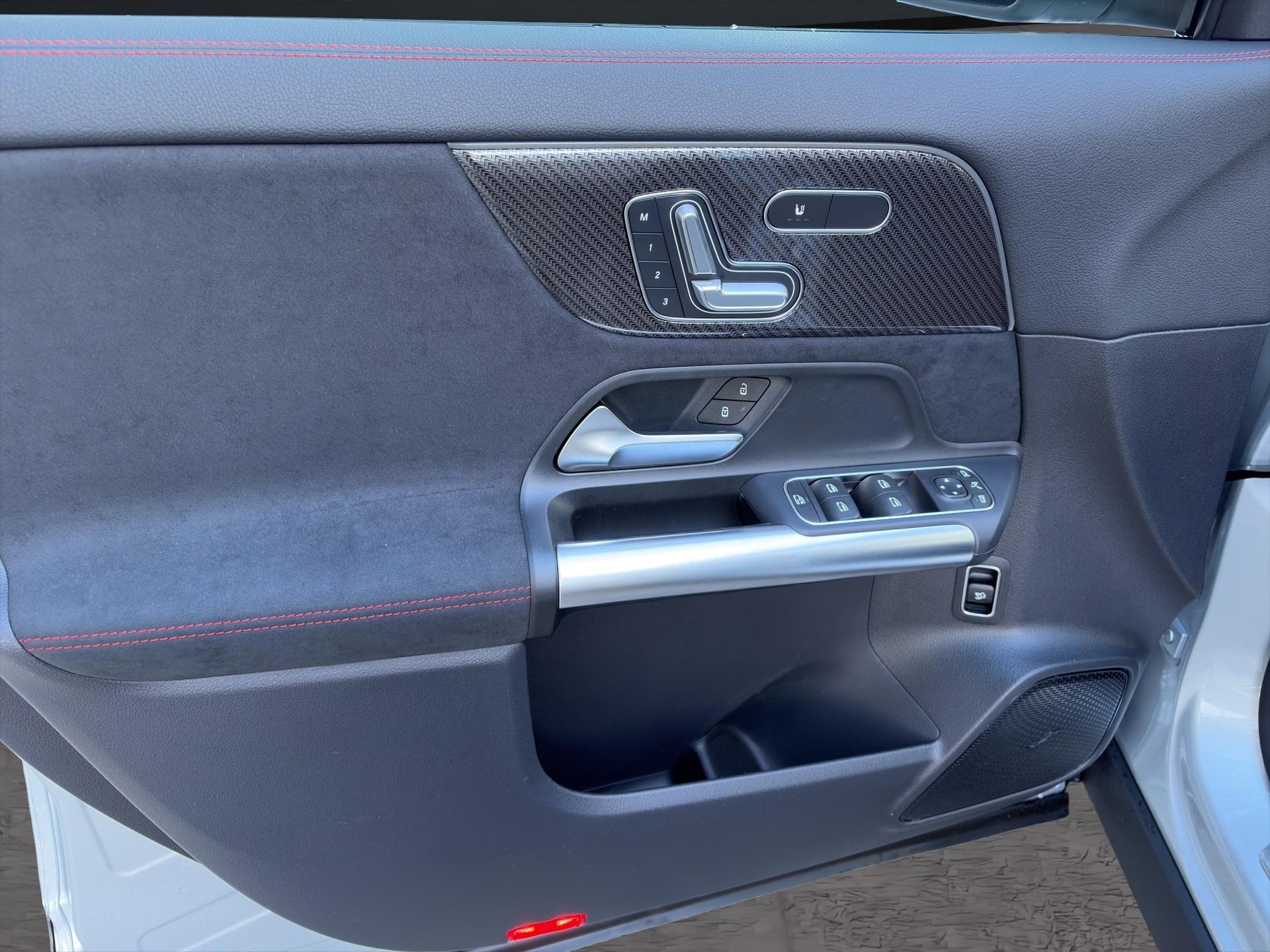 MERCEDES-BENZ GLA-Klasse H247 GLA 250 Swiss Star AMG Line 4matic-image-9
